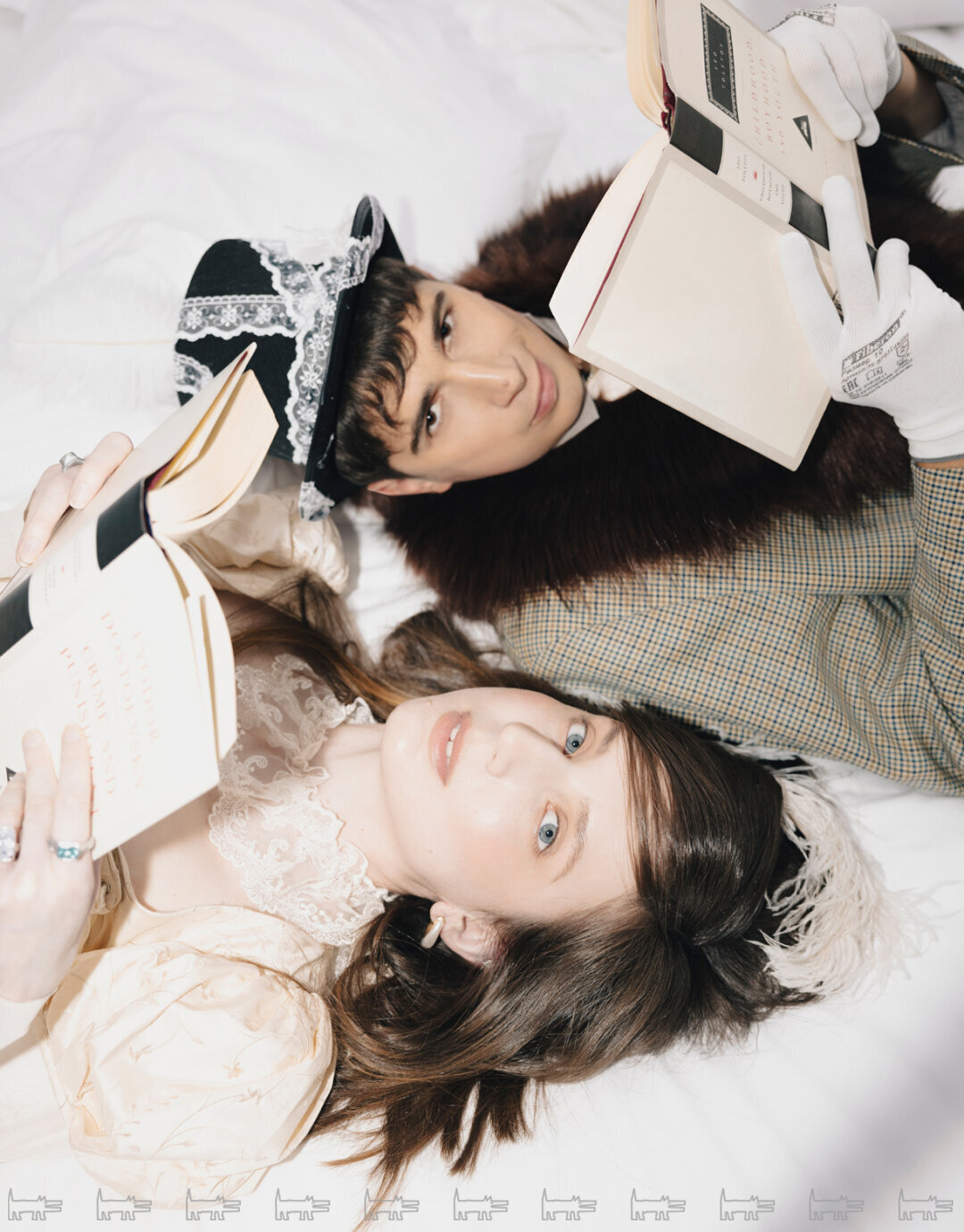 На Ксении: платье АЛИНА ЗАЙВАЯ, кольца SJEW На Илье: пиджак MADEMAN, шляпа KARINA KRAPIVA