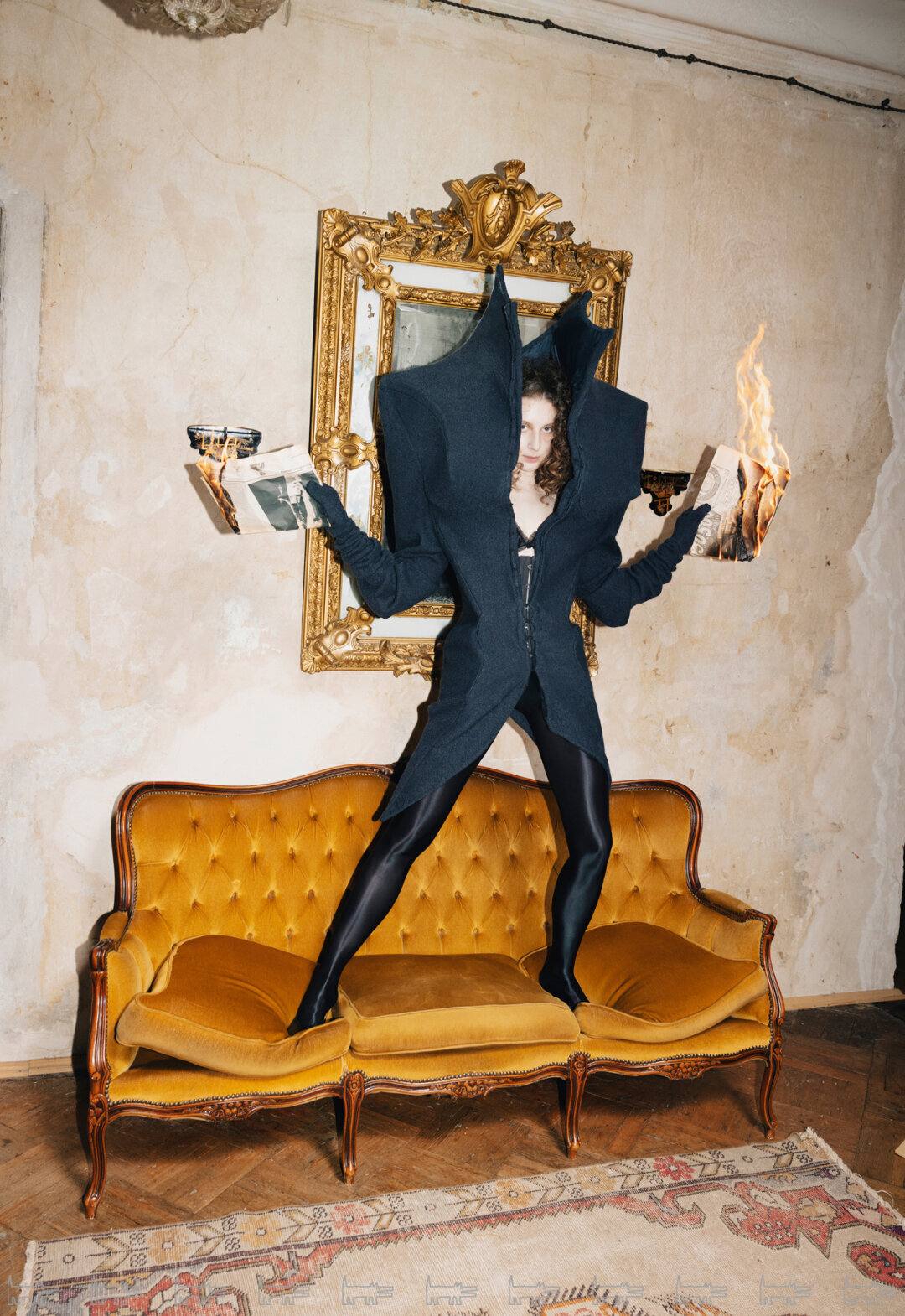 На Ксении: жакет IT’S RUME, колготки APOLINEIZI, туфли NO ONE