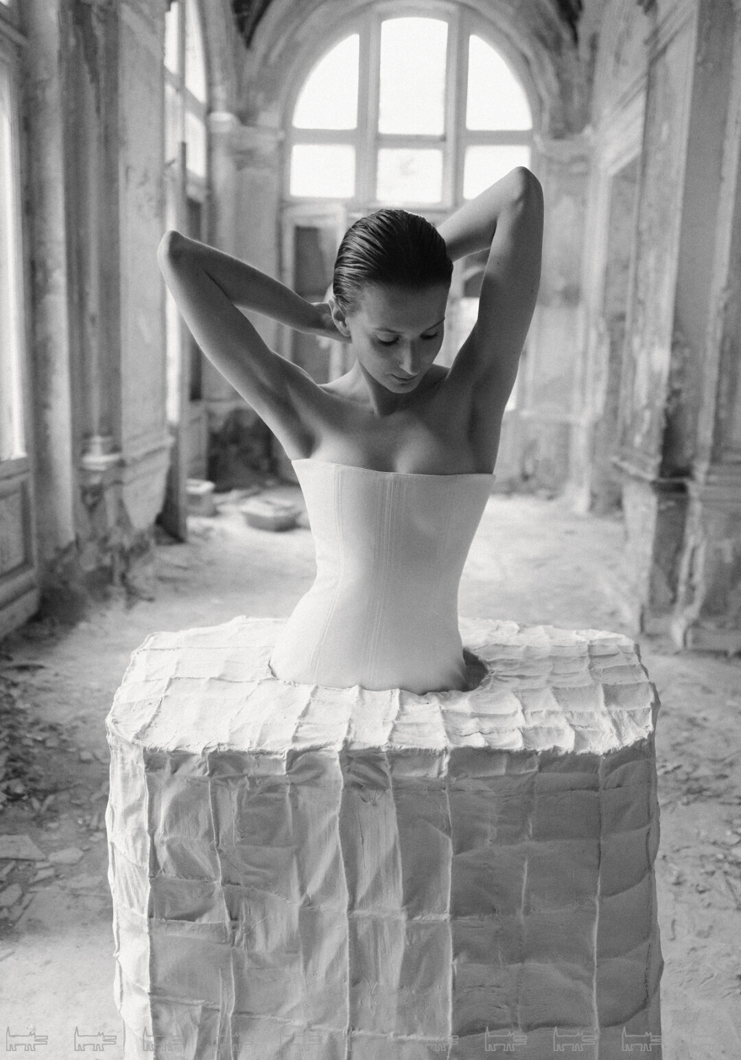 На Ксении: платье SOFIA MEDVEDEVA