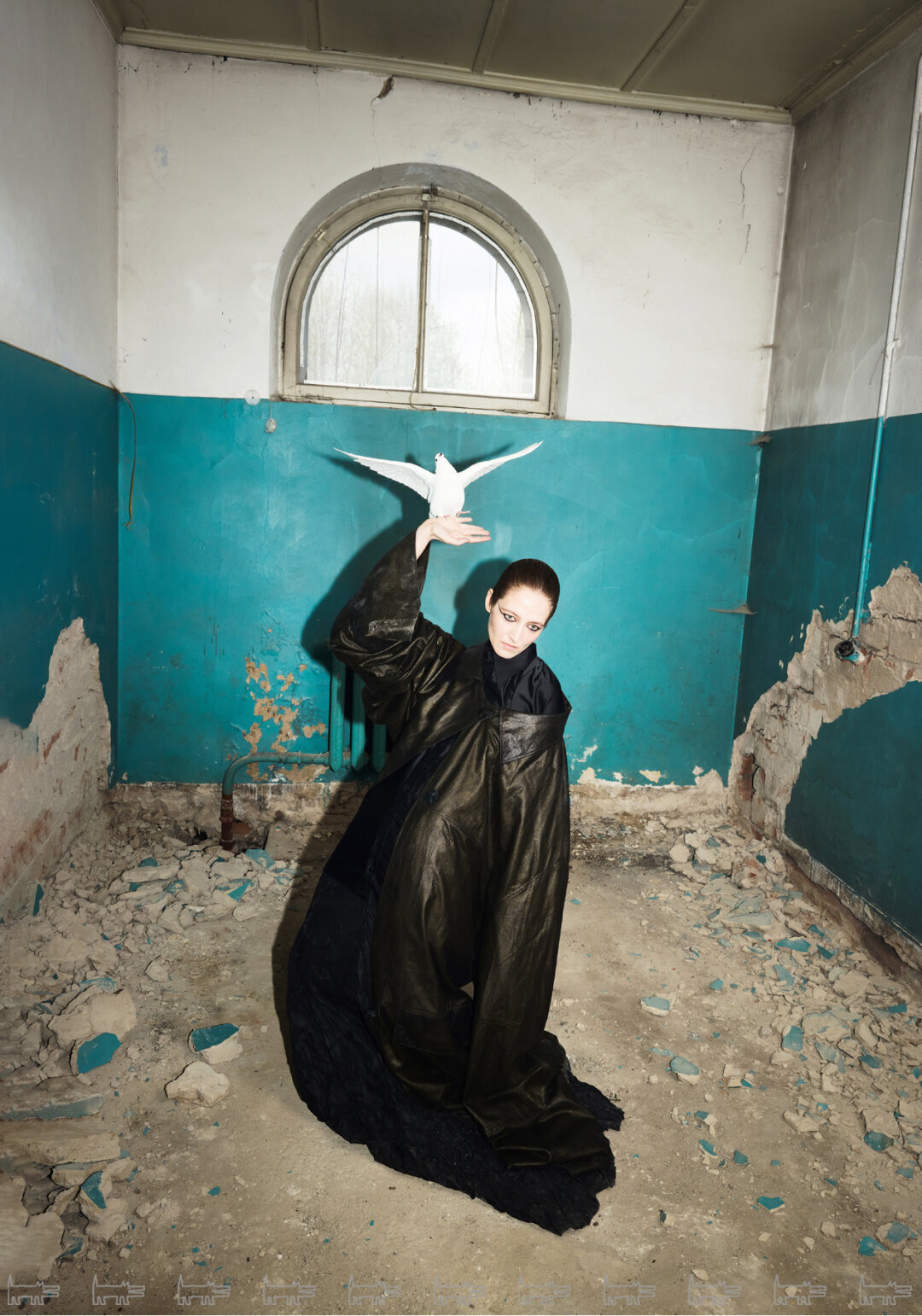 На Александре: платье и мантия ТАИСИЯ САФРОНОВА