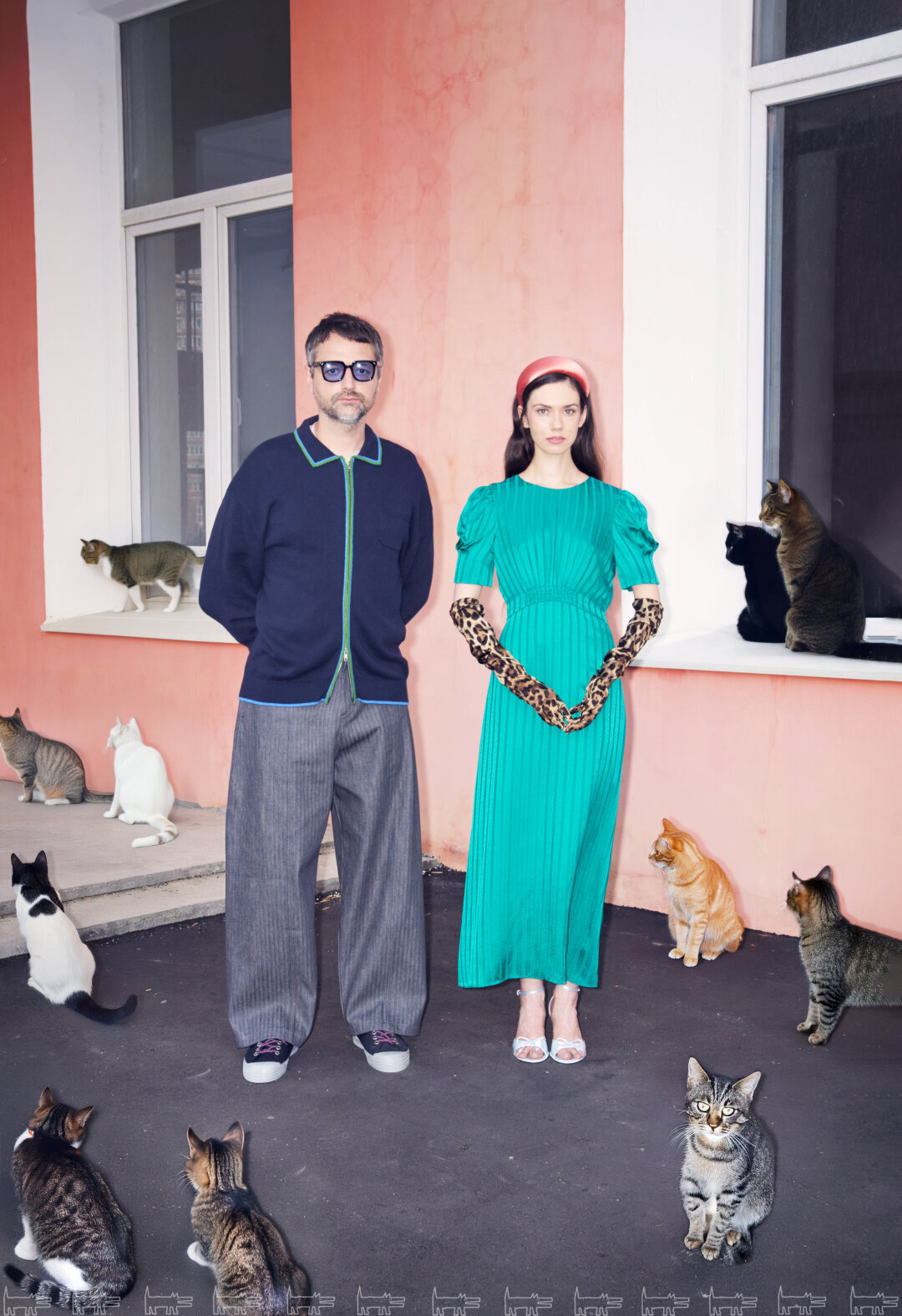 На Алине: платье SALONI, BABOCHKA На Александре: очки BONNIE CLYDE, Studio Slow, кардиган CASTART, брюки SAGE NATION, кеды NOVESTA, NUW. Store (все