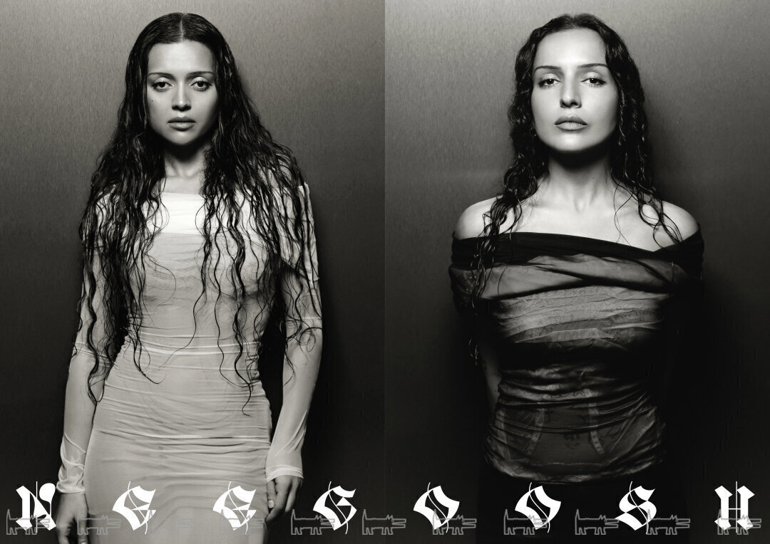 На Нигяр: платье NEEGOOSH На Самире: топ и юбка NEEGOOSH