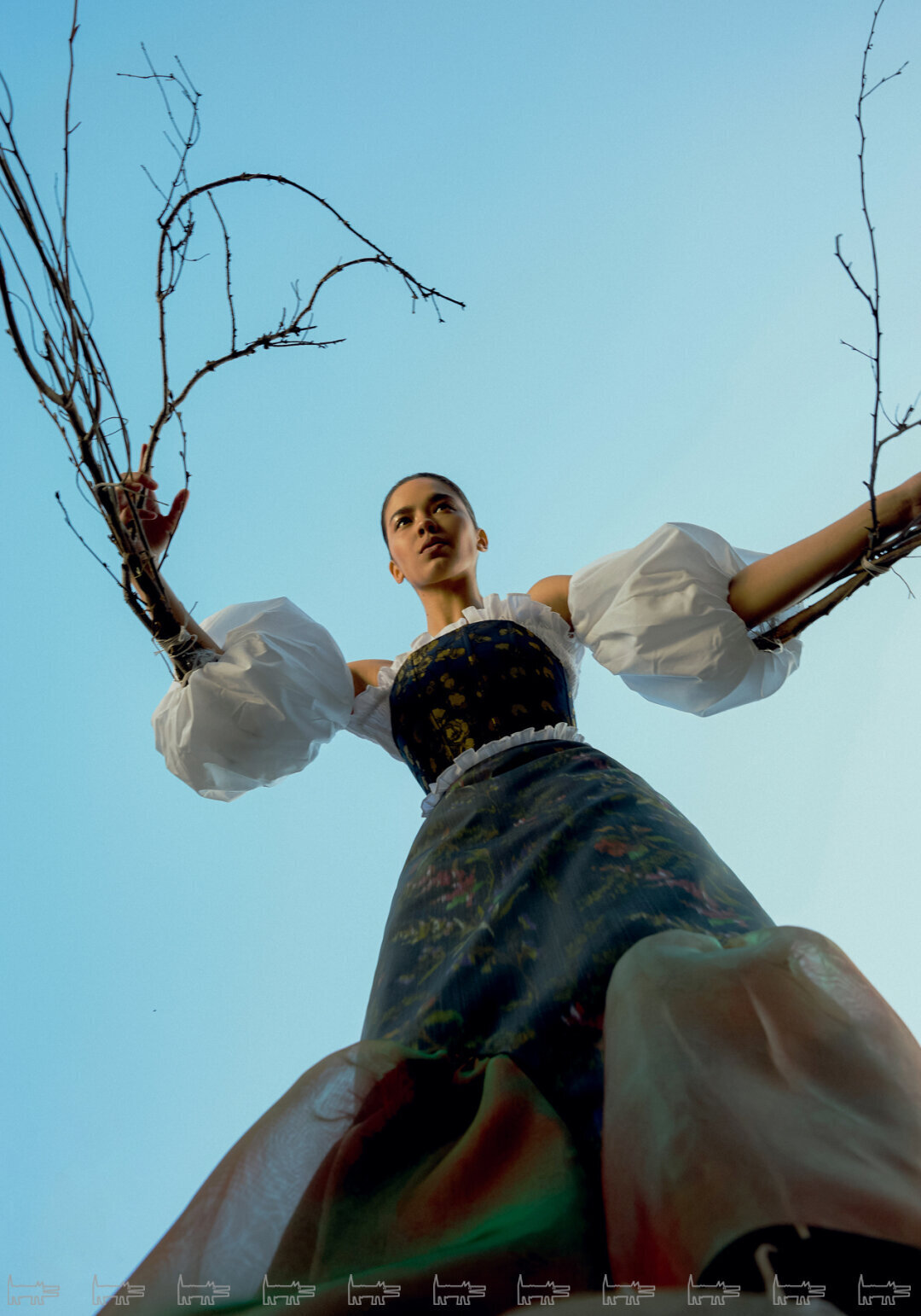 На Ренате: рубашка MUR × BEFREE, корсет и юбка OLA OLA