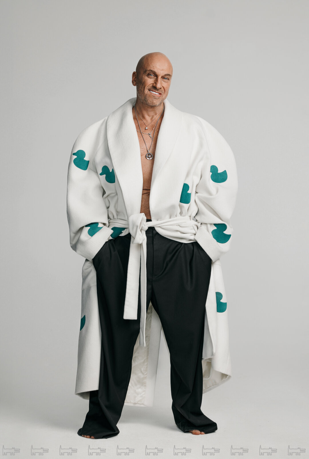 Дмитрий Нагиев в пальто-халате с уточками Gosier для Собака.ru