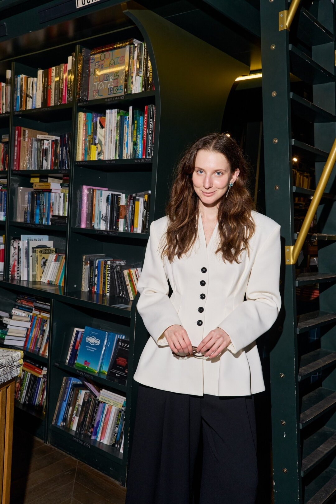 Ксения Прихотько в жакете 1811 на на ежегодных (теперь официально!) торгах Алены Долецкой в «Подписных изданиях»