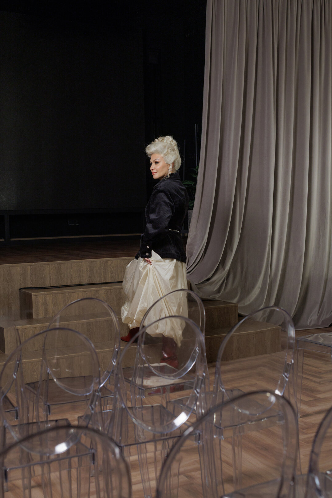 На Надежде: жакет Yana Besfamilnaya, сапоги MAAG, каффы, колье и кольца Utopia, серьги Yana, кольца RF Jewels («Эталон»)