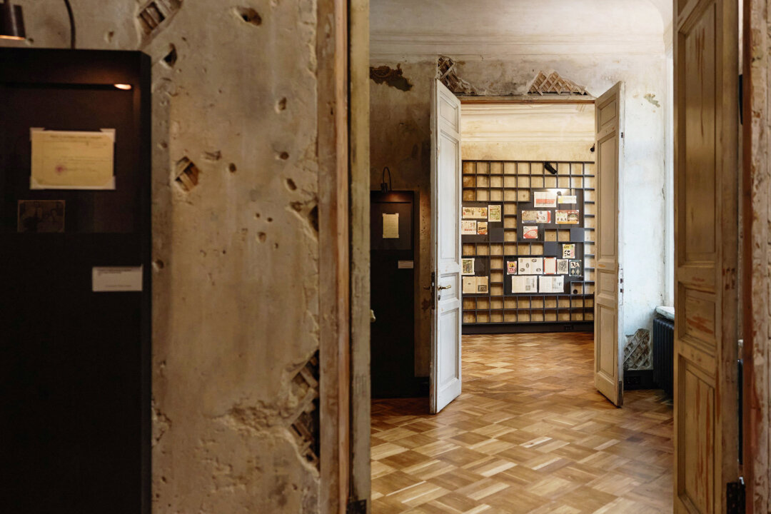 Команда музея расчистила заложенную анфиладу между кабинетом, спальней и комнатой сестер Введенского