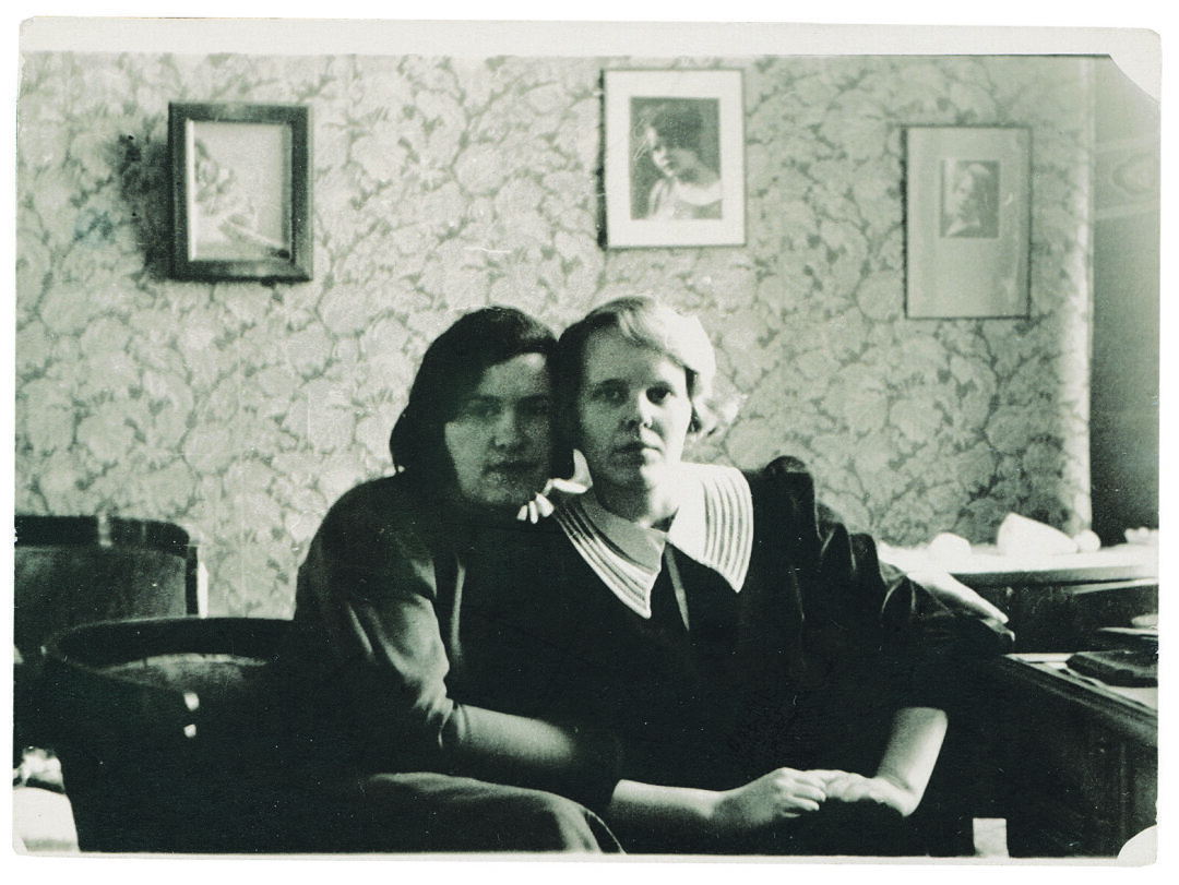 Евгения Введенская и Анна Ивантер, вторая жена поэта. 1930-е