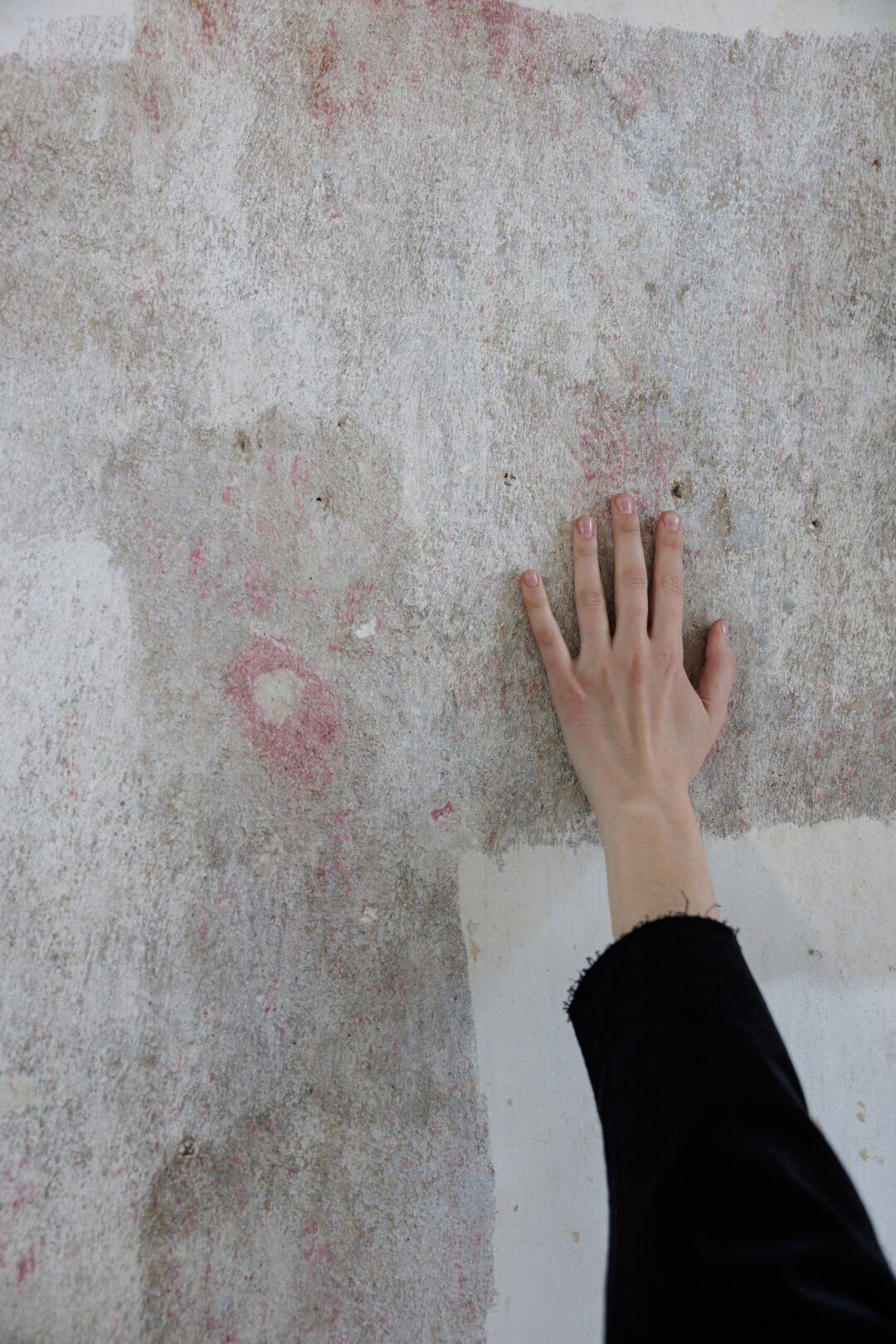 Отпечаток руки кого-то из обэриутов на стене квартиры Александра Введенского