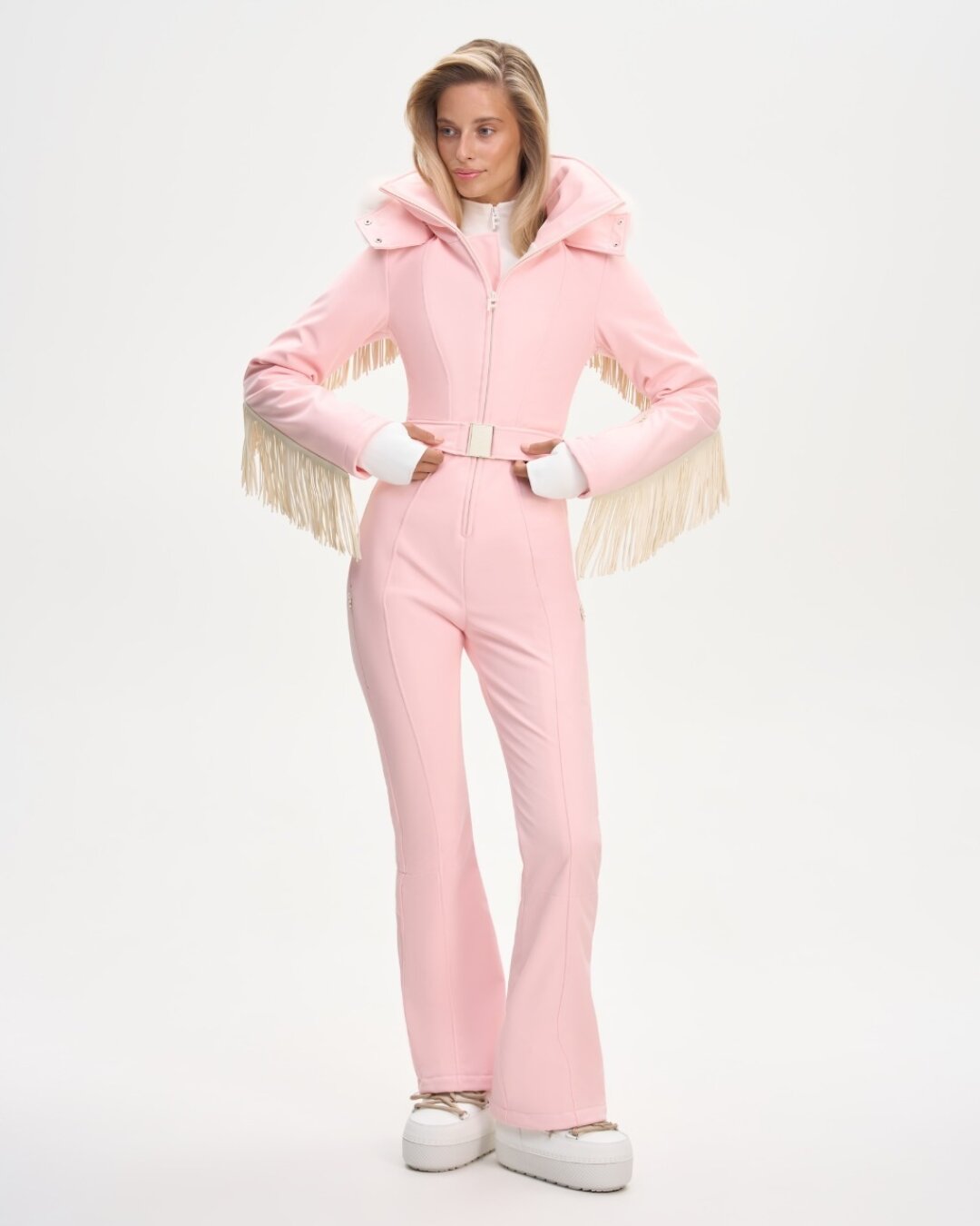 Комбинезон Fluide Fit, 59 900 руб. Бахрома приживется не только на красных дорожках (тренд заверен недавними выходами Кейт Хадсон и Дженны Ортега на