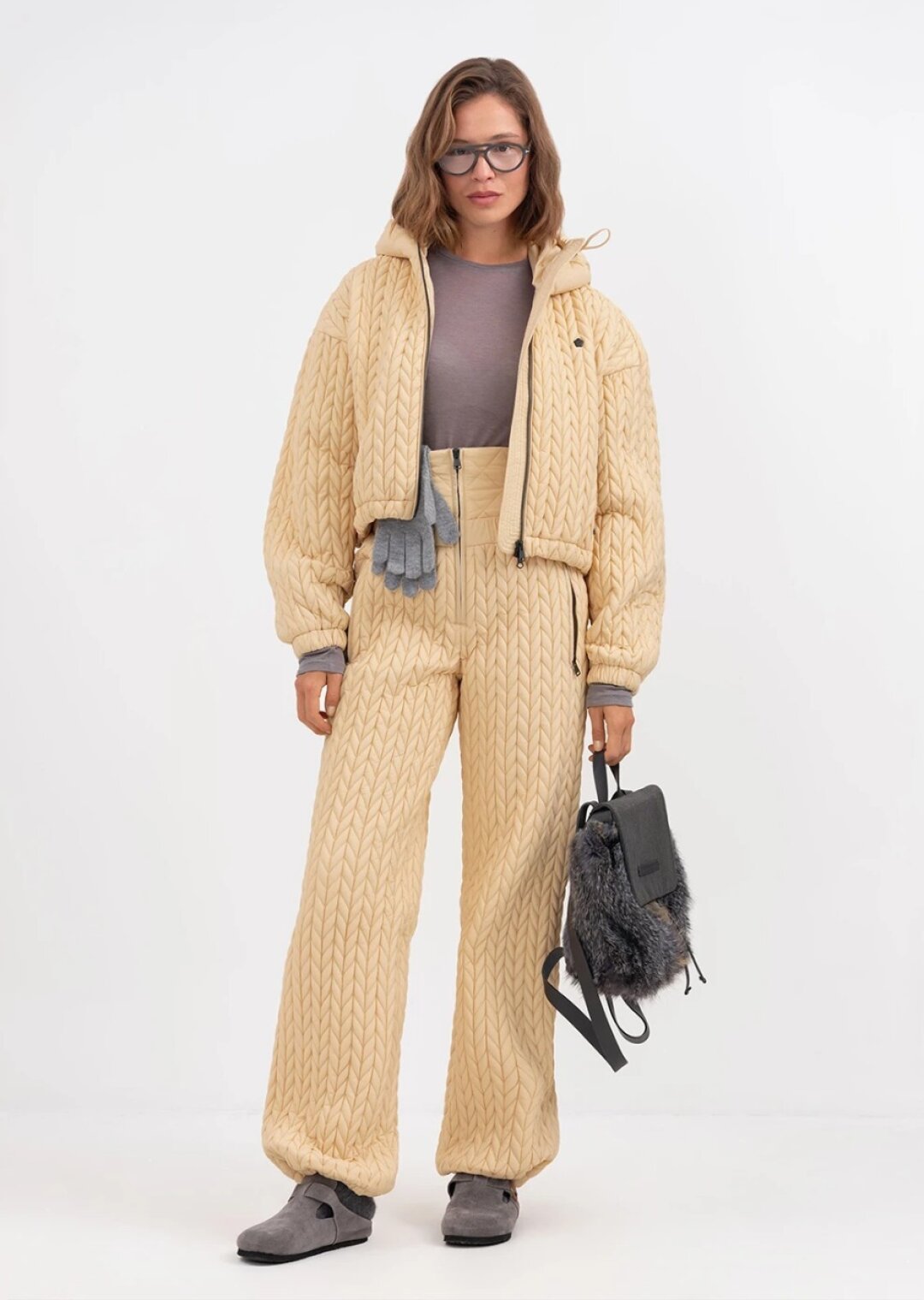 Брюки Naumi, 33 189 руб. Наш ответ кожаным intrecciato-плащам с показа Bottega Veneta — плетеный горнолыжный сет от локалов Naumi