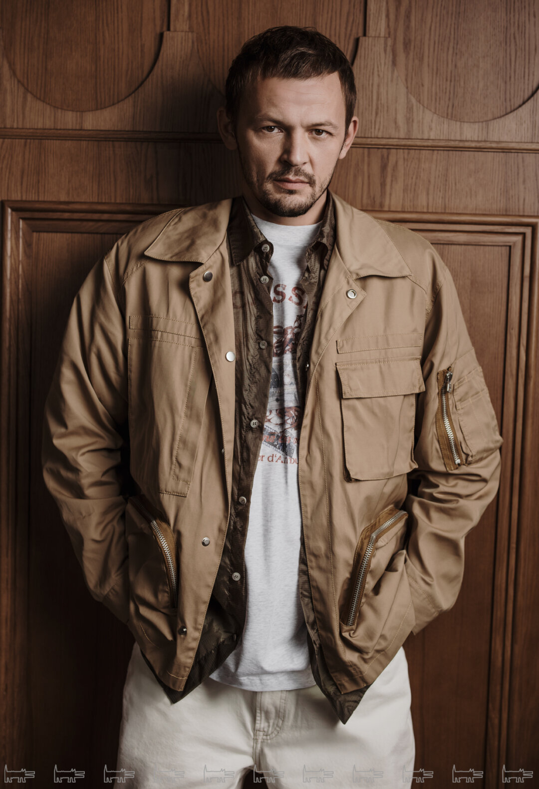 Дмитрий Блинов. Футболка BRULER D'AMOUR (NUW Store), рубашка и куртка RED SEPTEMBER, брюки MAAG