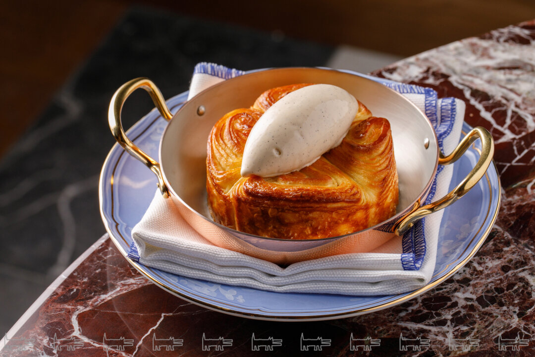 С этой ленинградской булочки началась «Перемена» — хит нового ресторана Блинова выносят горячей и с ложкой пломбира сверху