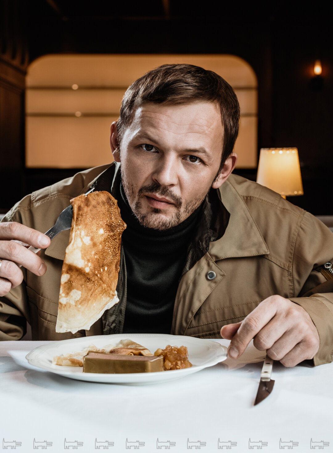 Блины у Блинова с уткой и фуагра, с крабом и яйцом, а пирог из блинов — с кроликом и черным трюфелем Водолазка DRIES VAN NOTEN (ДЛТ), рубашка и куртка