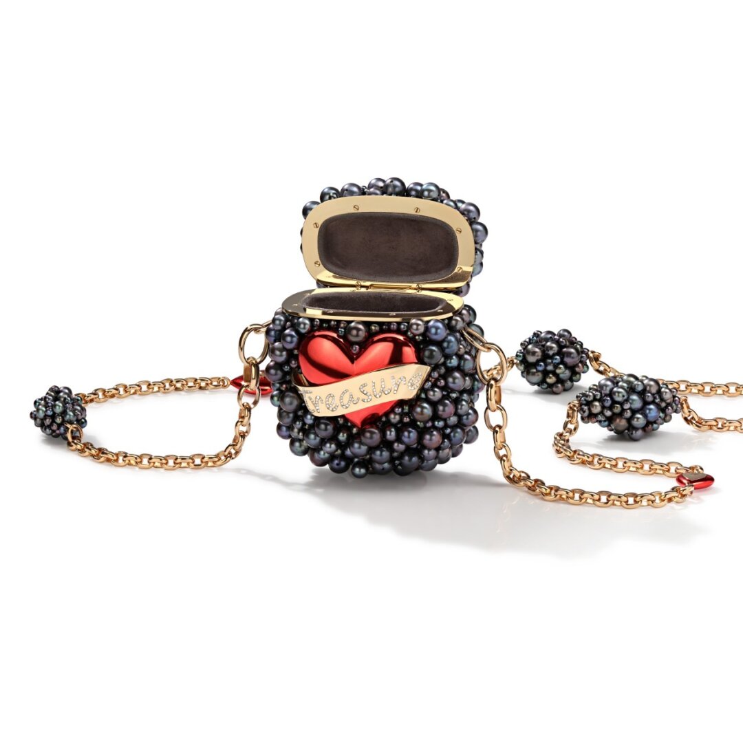 Сумочка Liza Borzaya, 5 800 000 руб. Это вам не Birkin: для создания миниатюрной кросс-боди с говорящим названием Treasure ювелир-виртуоз Елизавета