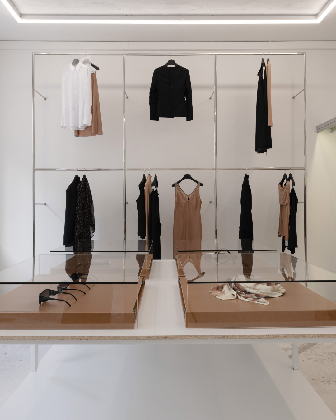 Новый бутик Ushatava на Петровке в фирменном для бренда (и Вовы Спакиса!) минимализме