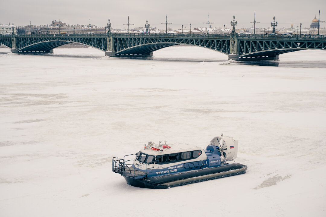 Зимний флот компании «Нева Тревел» состоит из трёх судов на воздушной подушке, а скоро их станет пять