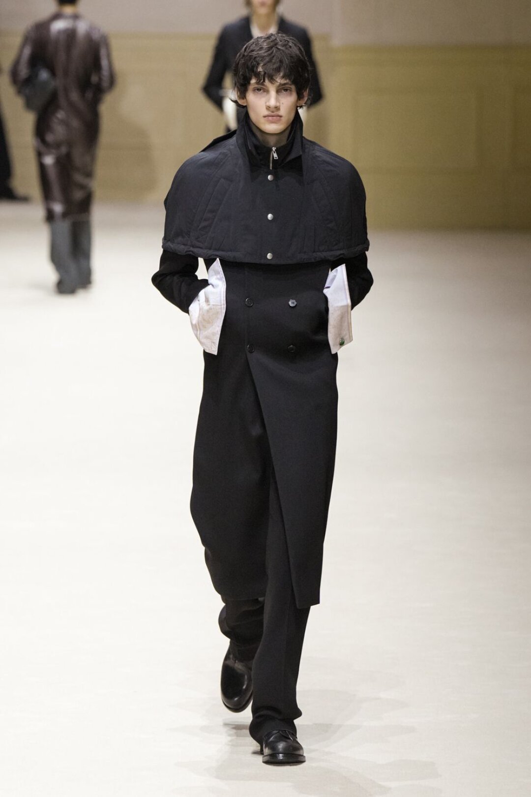 Манифестируем увидеть Марка Эйдельштена в этом луке для кампейна Prada