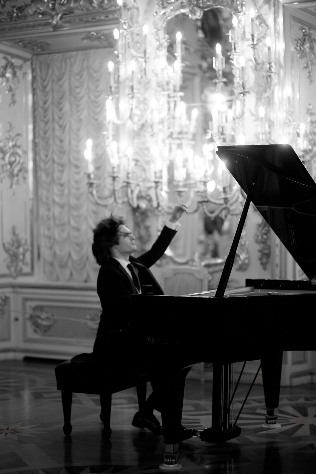 Илья Папоян в Большом Петергофском Дворце