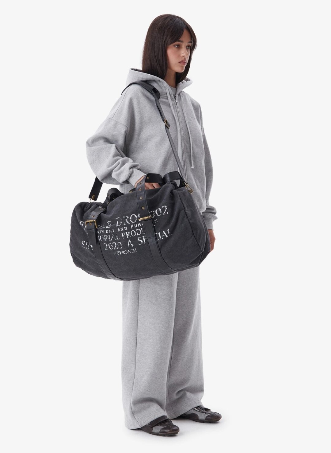 Спортивная сумка F|able, 13 520 руб. В душе панк, но спорт-дисциплину никто не отменял: гранжевая сумка F|able без труда уместит в себе не только