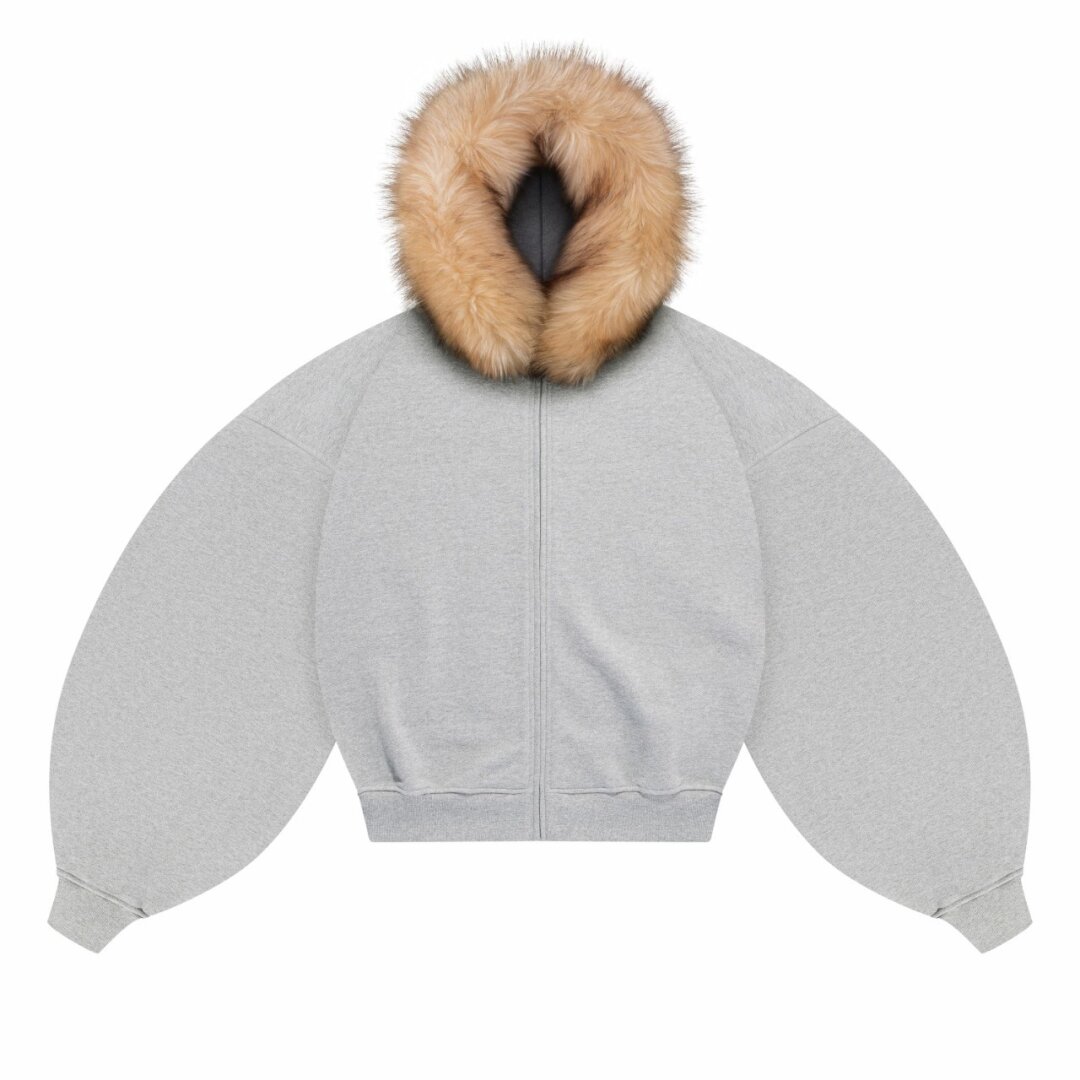 Худи Planta Rosa, 36 600 руб. Мех задержится в топе трендов как минимум до следующей осени. В fur-порыве запасаемся мохнатым всем — от шарообразных