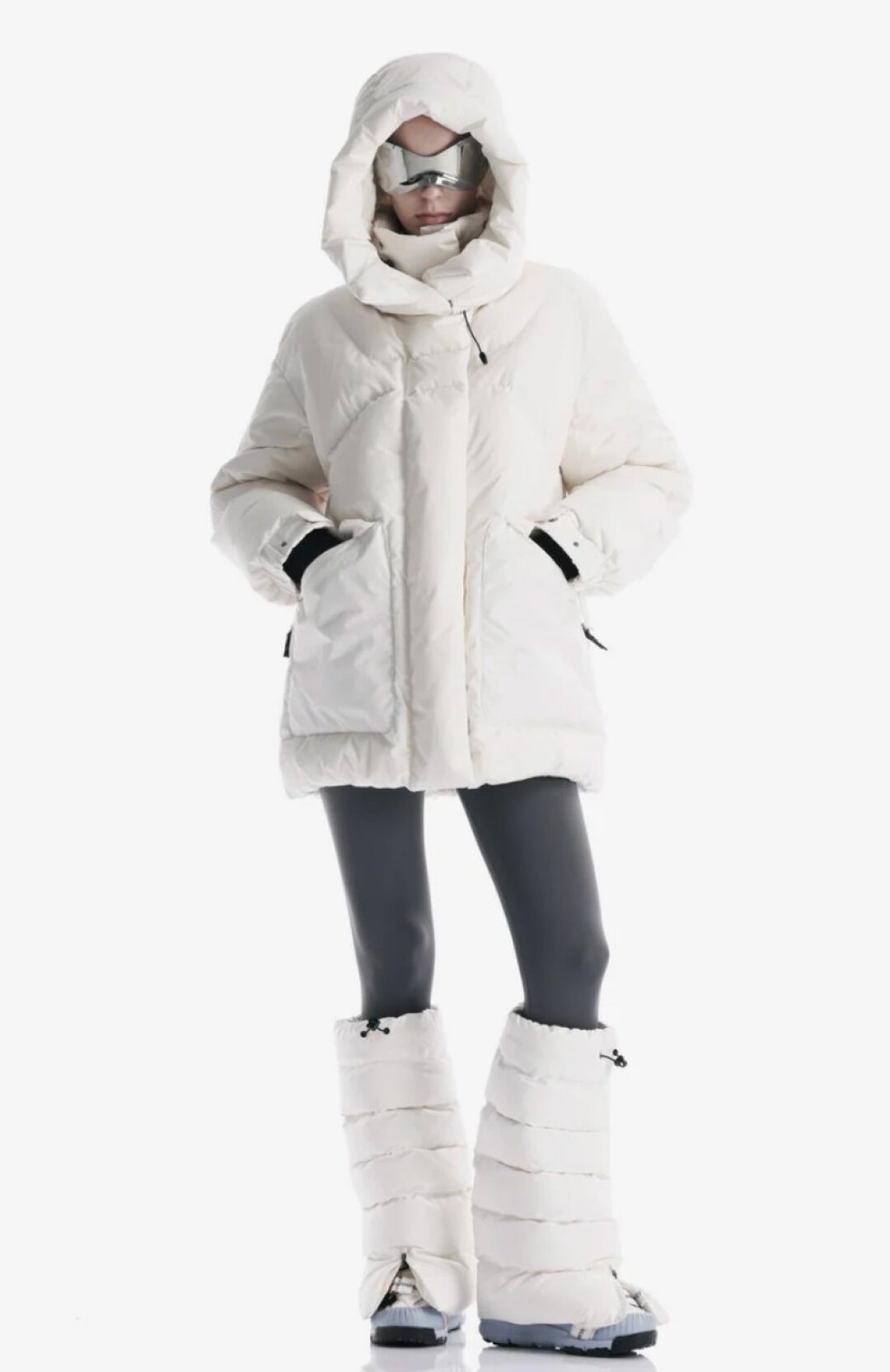 Гетры Krakatau, 3 390 руб. Ультрамодные гетры запросто отработают и за рамками феминного балеткора. Например, вариант от Krakatau носим в тандеме с