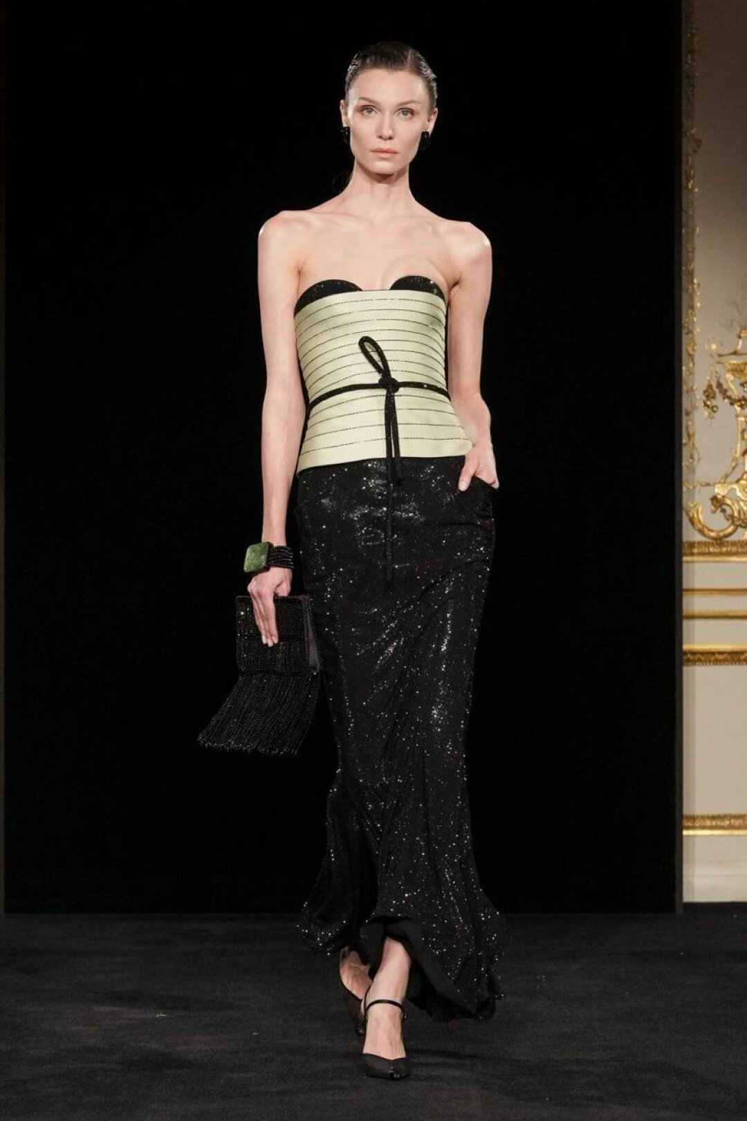 И корсеты в духе широких китайских поясов-оби