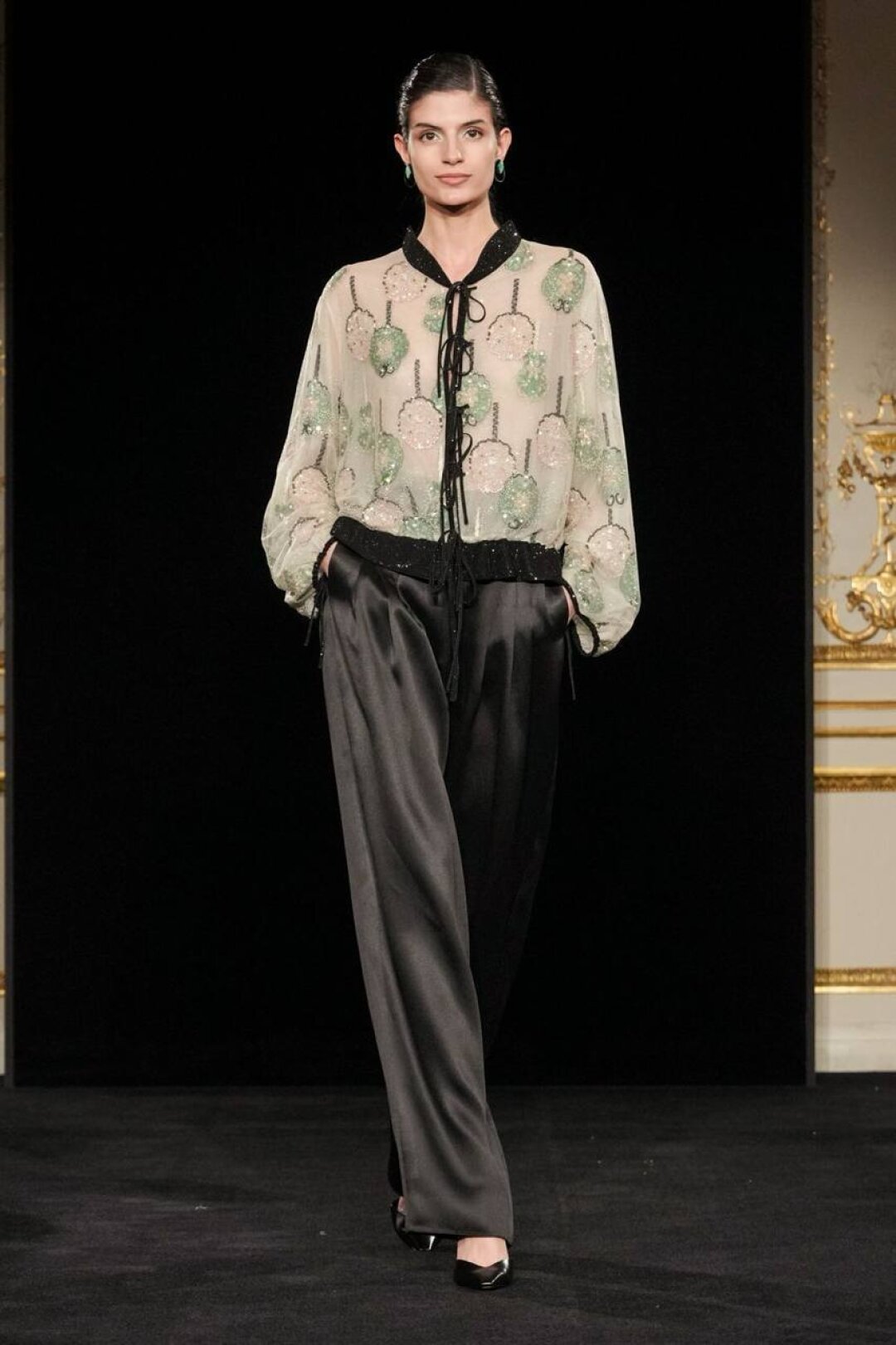 И блузы-ципао из полупрозрачного шелка