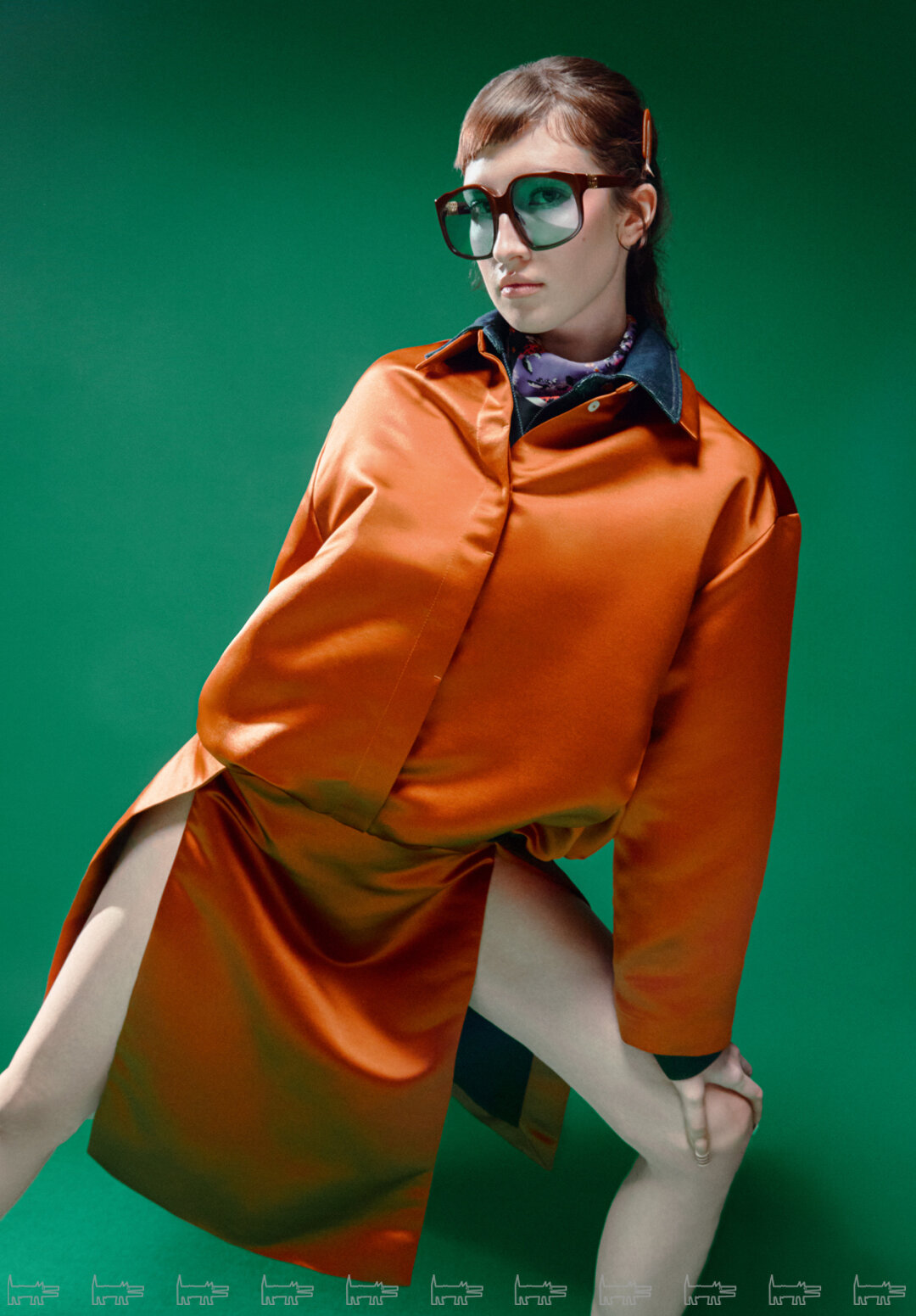 На Лизе: костюм WALK OF SHAME, рубашка LIME, очки MIU MIU