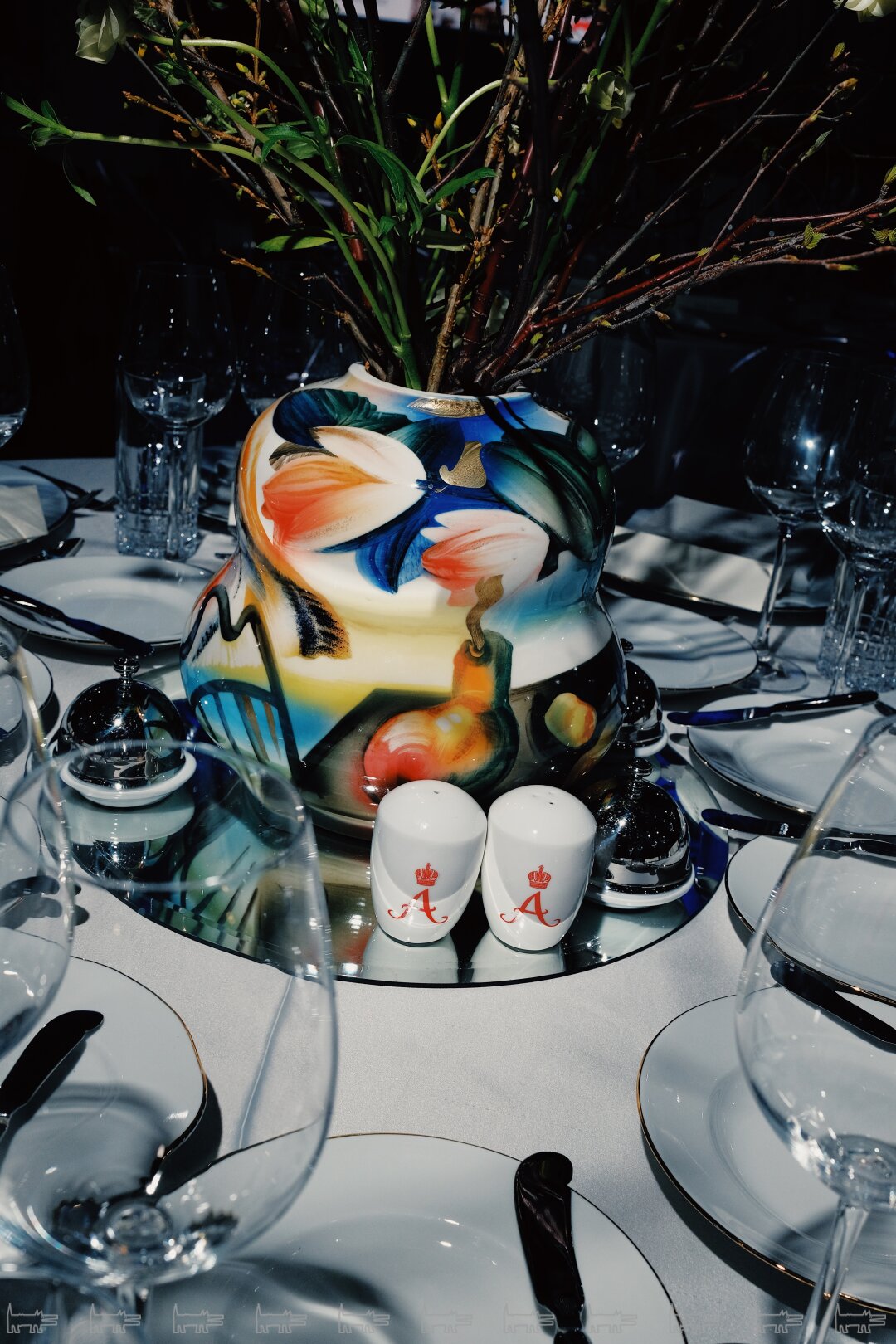 2025: уникальные вазы ведущего художника Императорского фарфорового завода Нины Евгеньевны Троицкой