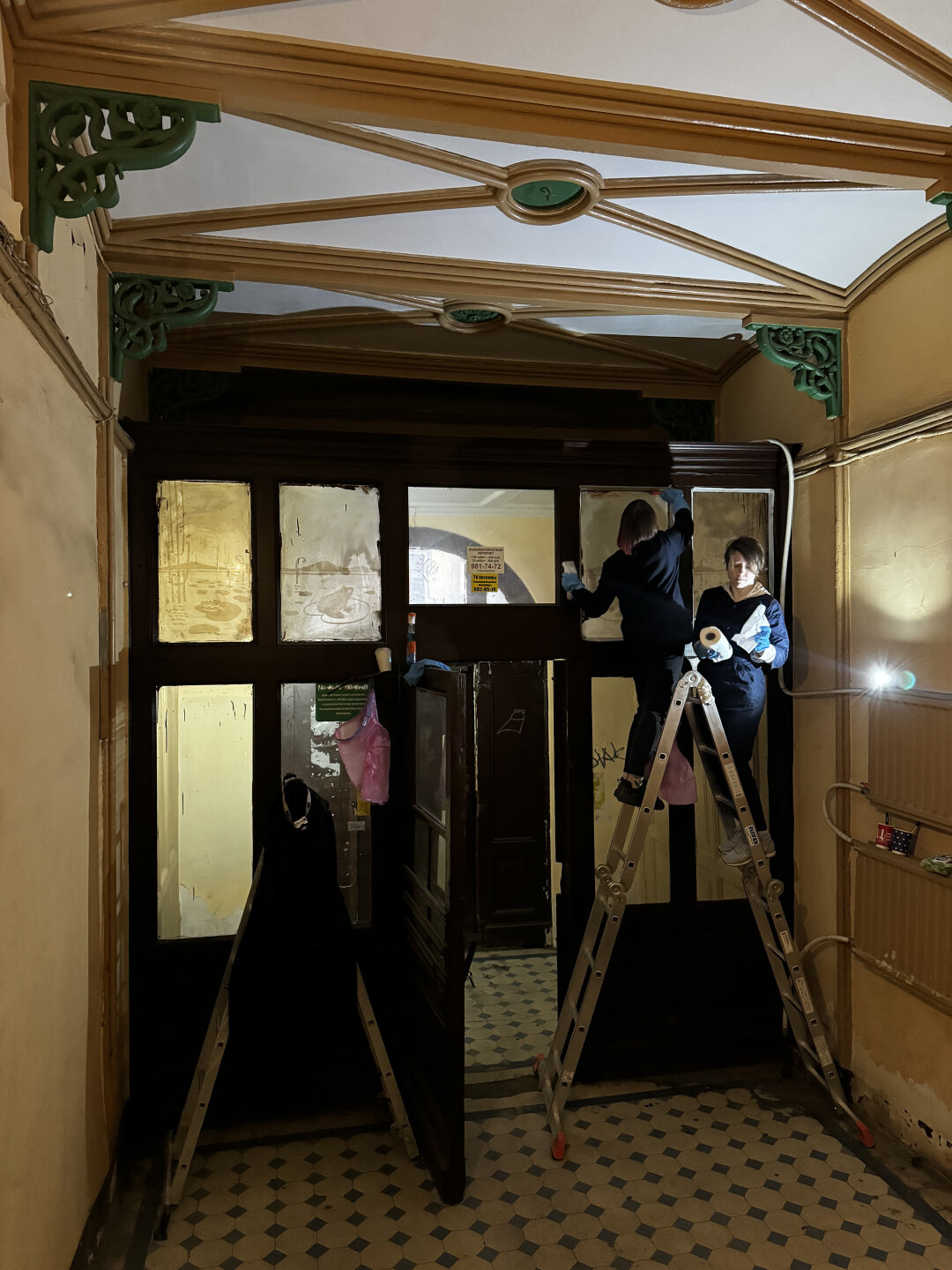 Исторические витражи — до и после