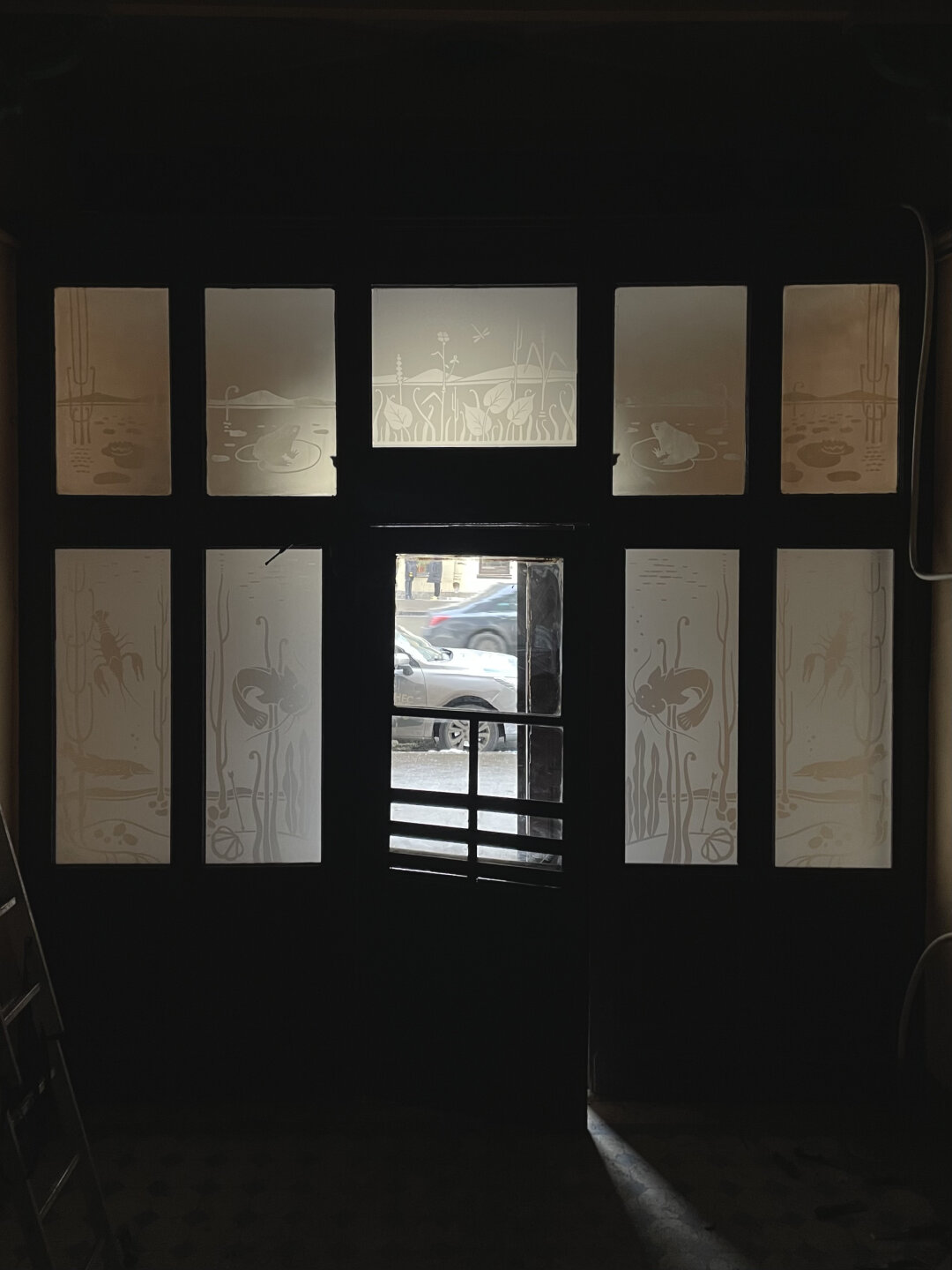 А вот так все стекла выглядят при естественном свете