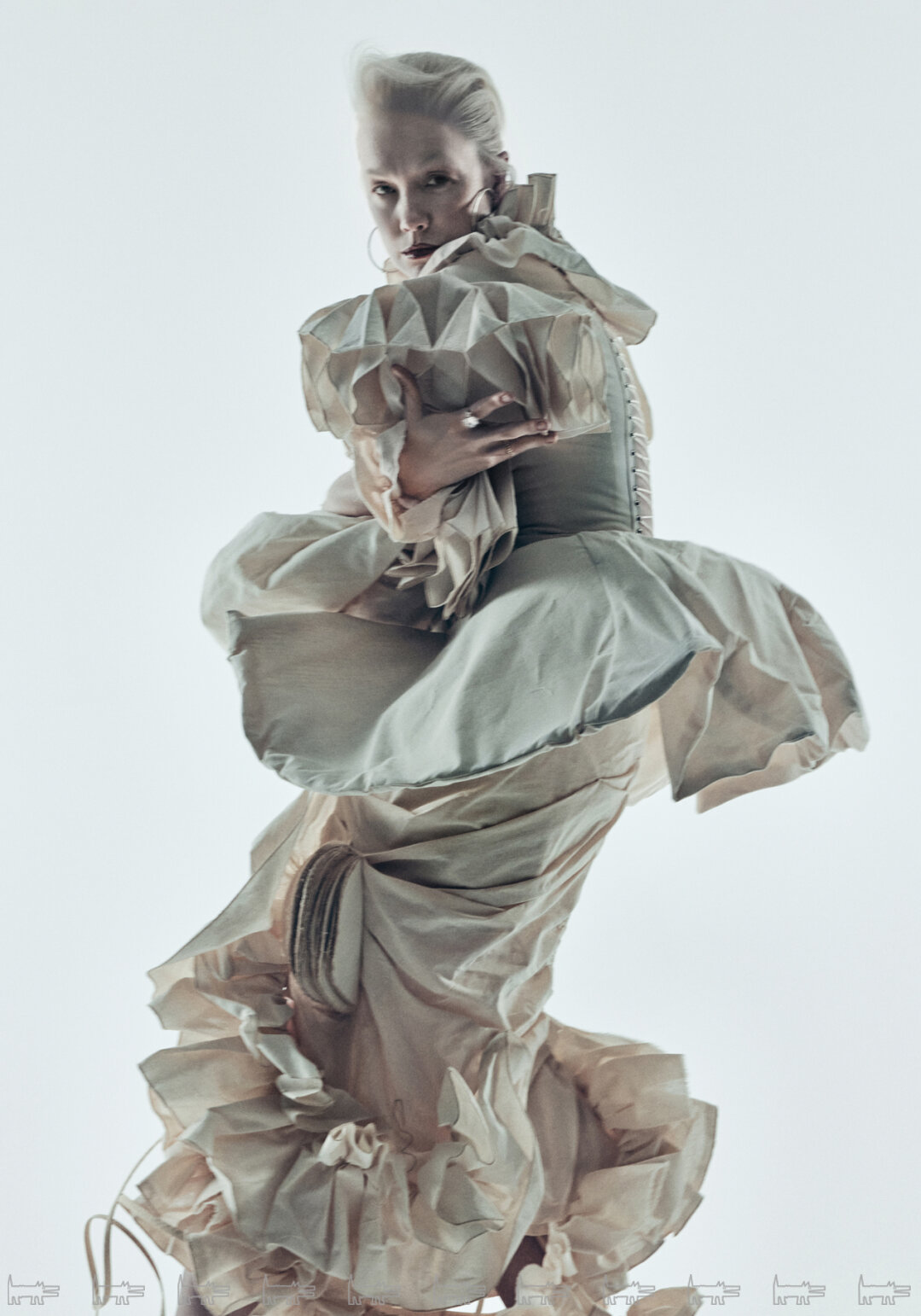 На Дарье: кольца, серьги, браслет MERCURY, платье АВРОРА ЛУНИНА, ДАРЬЯ ГУГНИНА, ЛАРА КУРКЧИ