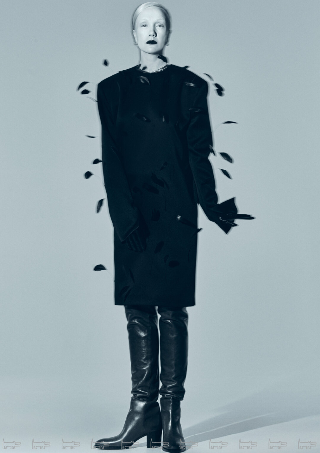 На Дарье: серьги и колье FERRIFIRENZE (Mercury), платье YANA, ботфорты SAINT LAURENT (ЦУМ)