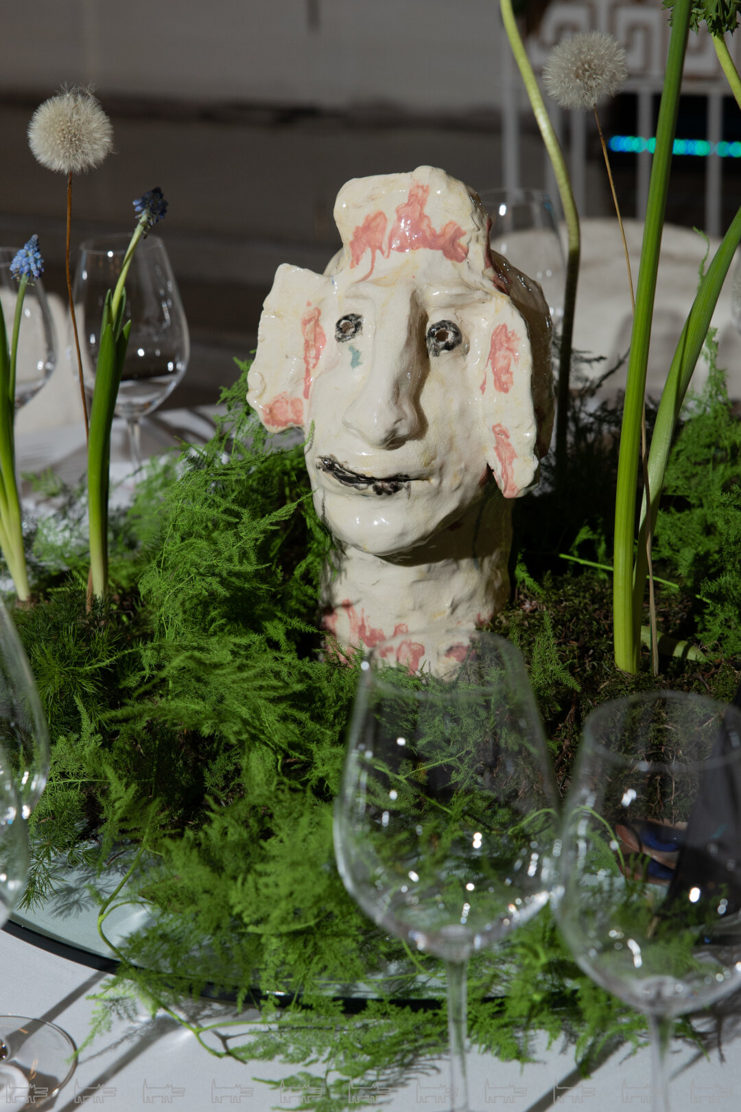 2024: художественно-флористические композиции, которые для столов создал идеальный творческий тандем: художник Александр Траугот, керамист Элизабет де