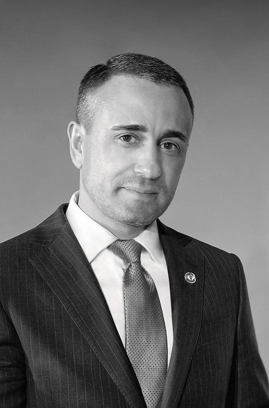 Александр Чамовских нанимает камнерезов исключительно с родного Урала — прямо с пьедестала проф конкурса «Наследники Данилы-мастера»