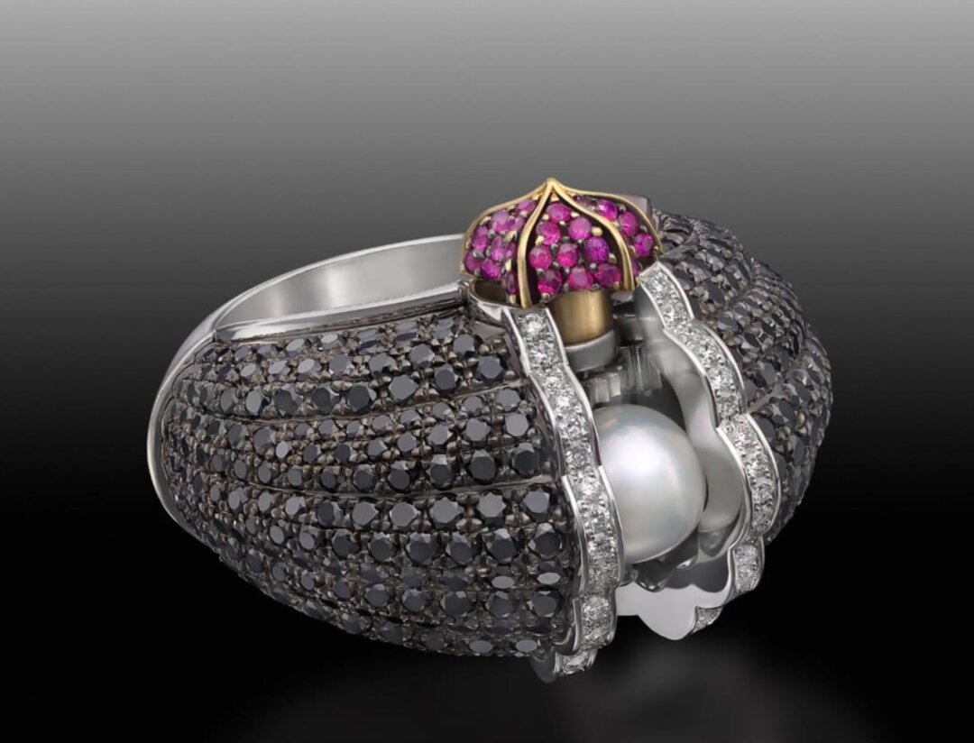 Опус магнум бренда — кольцо Oyster со скрытой механикой: стоит нажать на рубины — и створки раковины выталкивают на свет жемчужину акойя