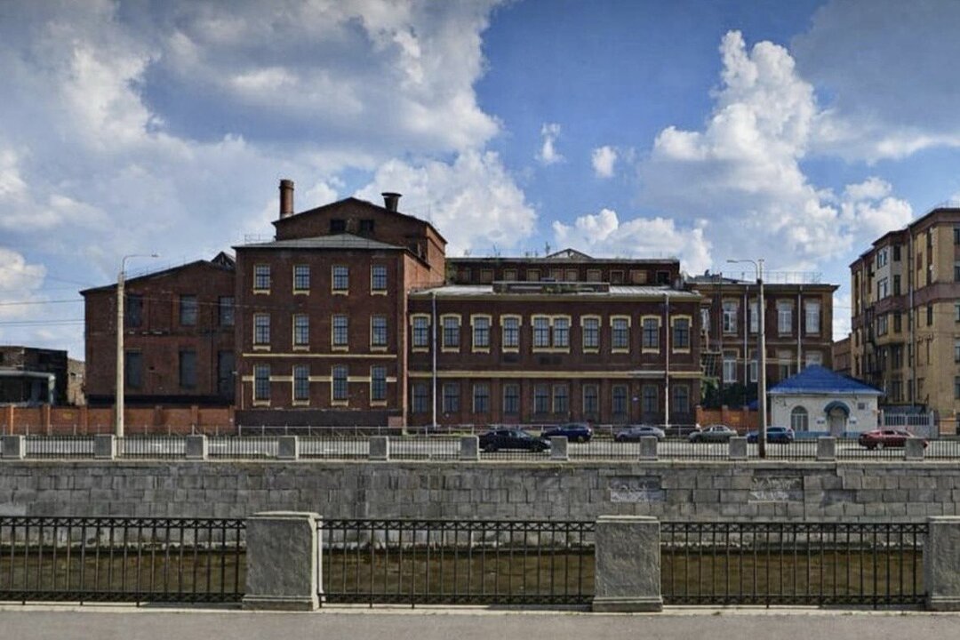 Исторический фасад электростанции на Обводном канале