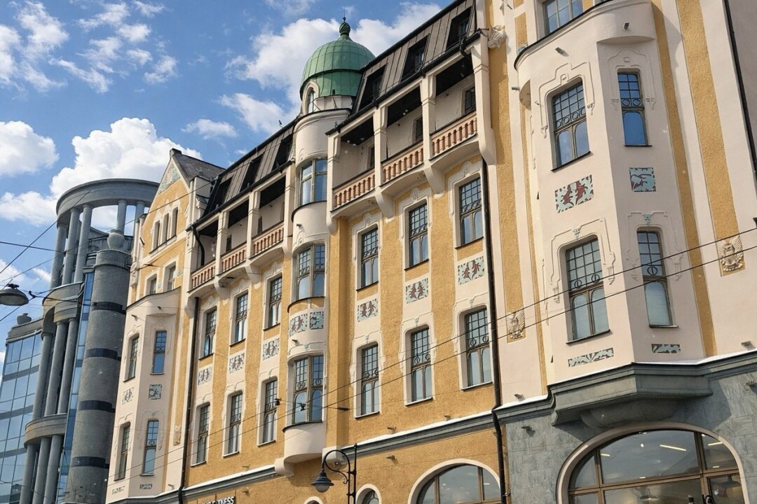 Исторический фасад дома фон Бессера (Владимирский пассаж)