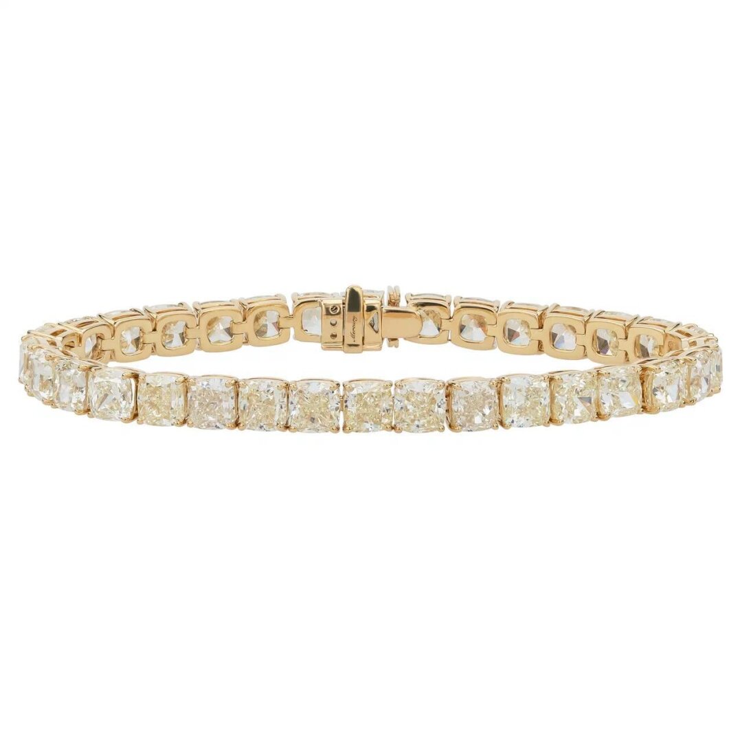 И браслетом с желтыми бриллиантами огранки кушон