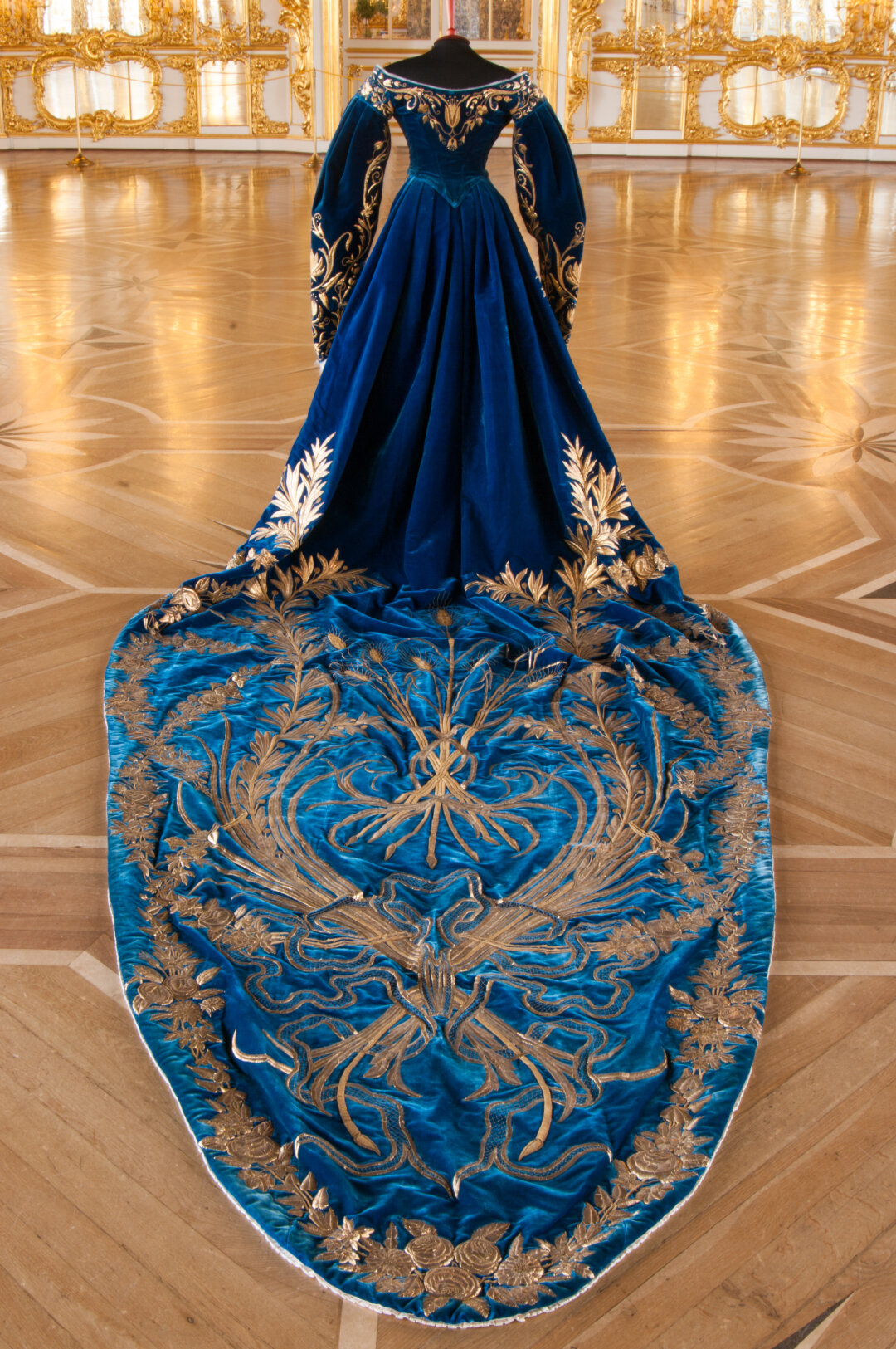 Платье парадное придворное великой княгини Ксении Александровны. 1894