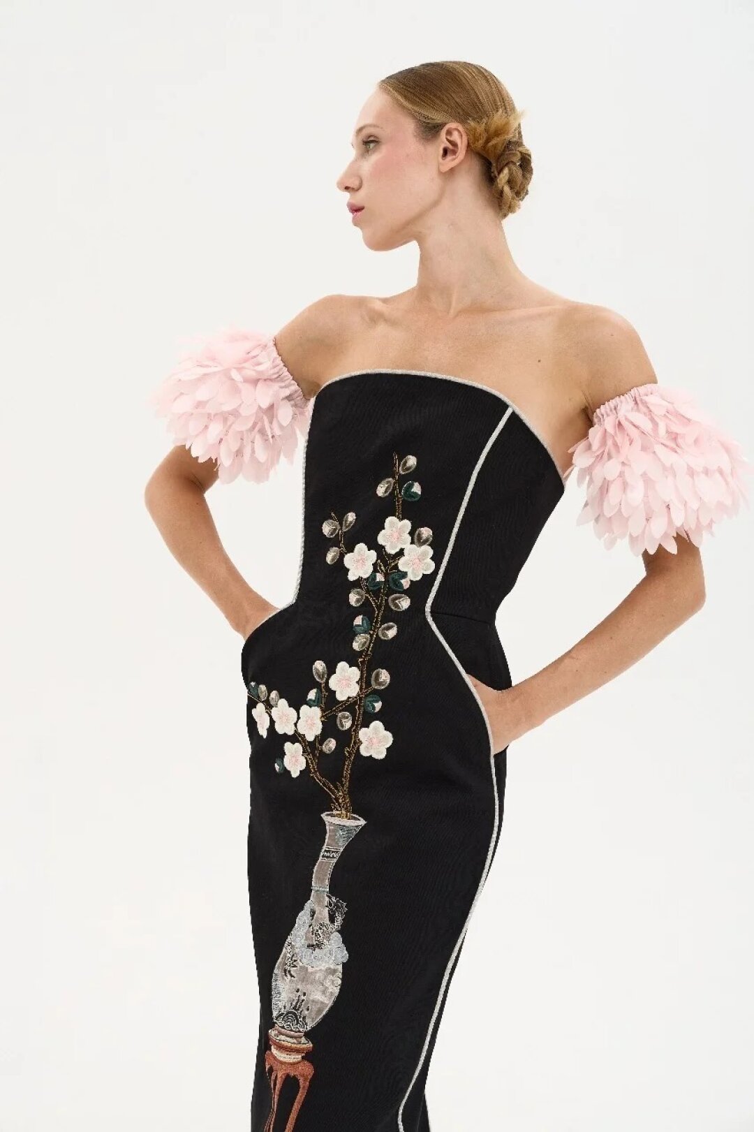 Платье Stas Lopatkin, «Пассаж», 312 000 руб.