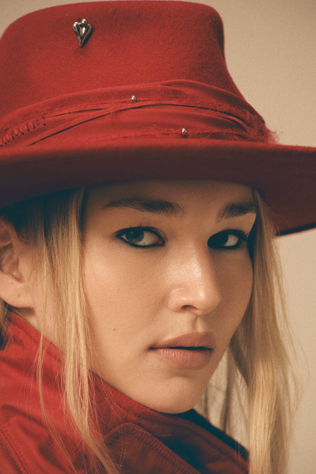 Шляпа Cocoshnick, 26 000 руб.