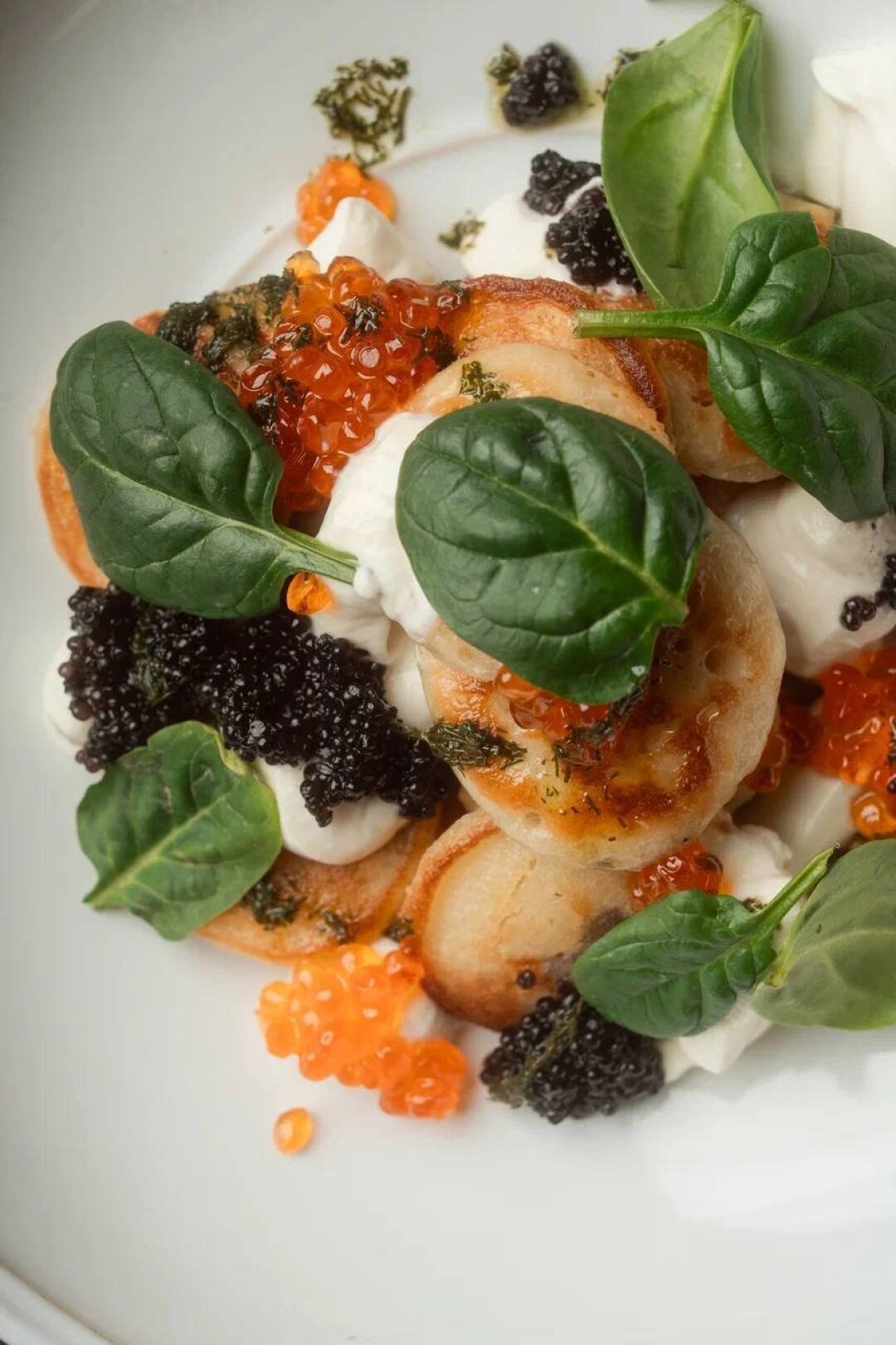 Оладушки с двумя видами икры в «Дикарях»