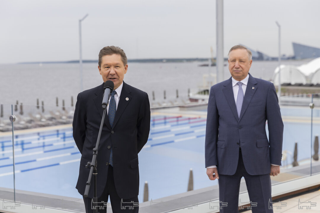 Председатель правление ПАО «Газпром» Алексей Миллер и губернатор Санкт-Петербурга Александр Беглов на открытии бассейна
