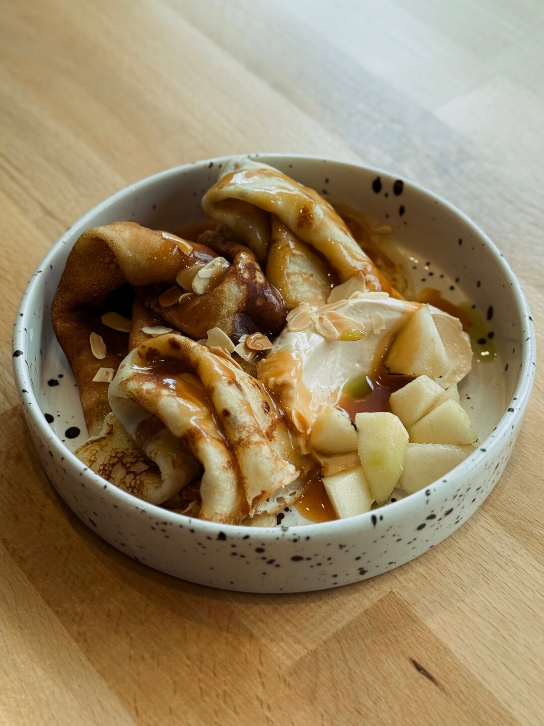 Блины с припеком груша-карамель из кофейни «Фрай»