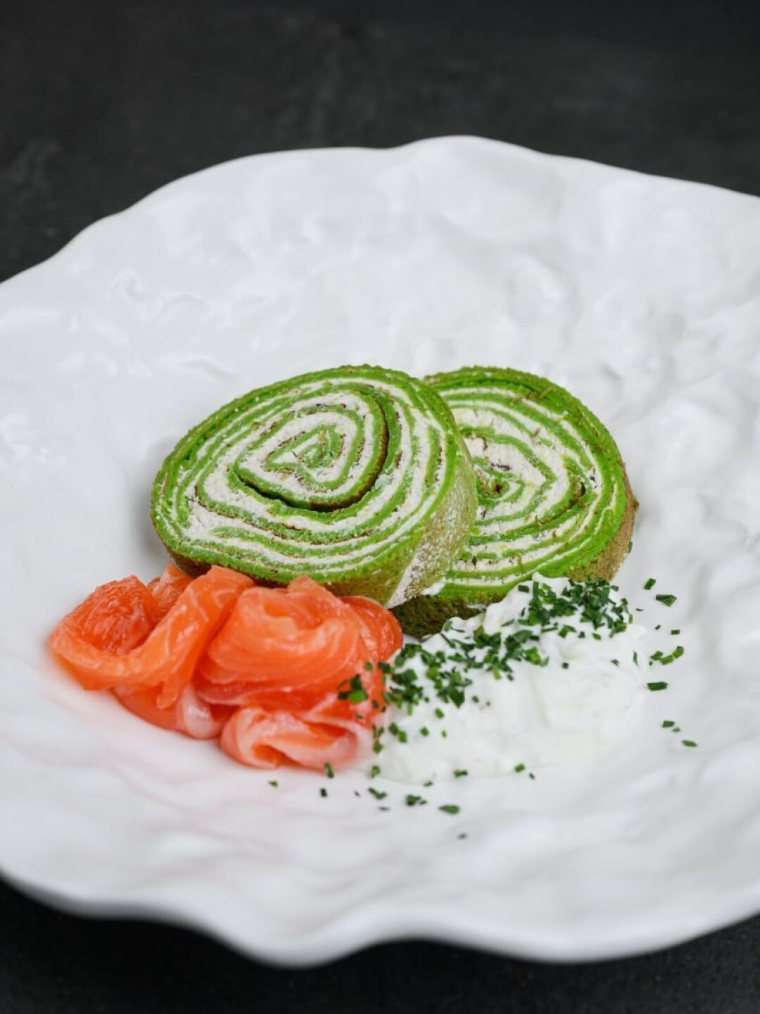 Шпинатный рулет с нежнейшим лососем в INTERVIEW