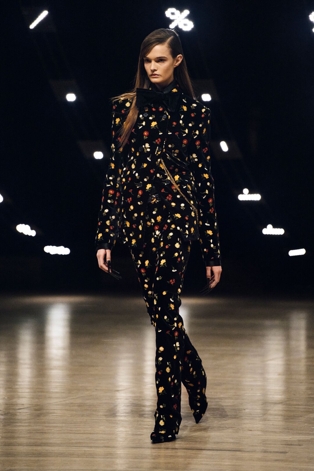 Бодлеровские «цветы зла», если бы они были фэшн-костюмом