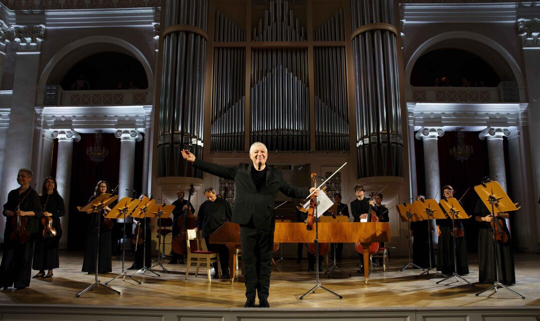 Камерный оркестр «Дивертисмент» и Илья Иофф