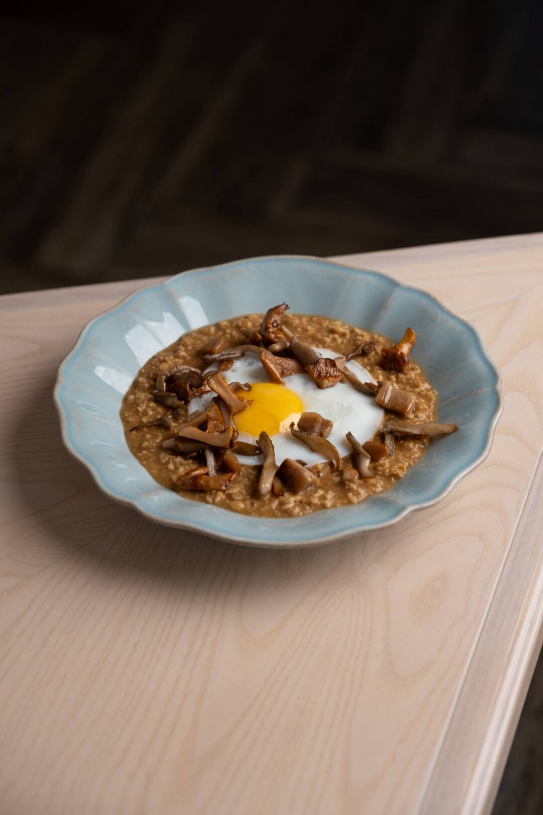 Овсяная каша с лесными уральскими грибами и глазуньей в Nolan Wine&Kitchen